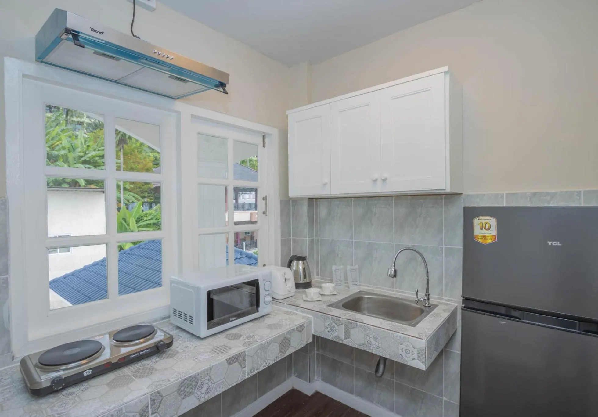 Kitchen or kitchenette in RoomQuest The Peak Patong Hill