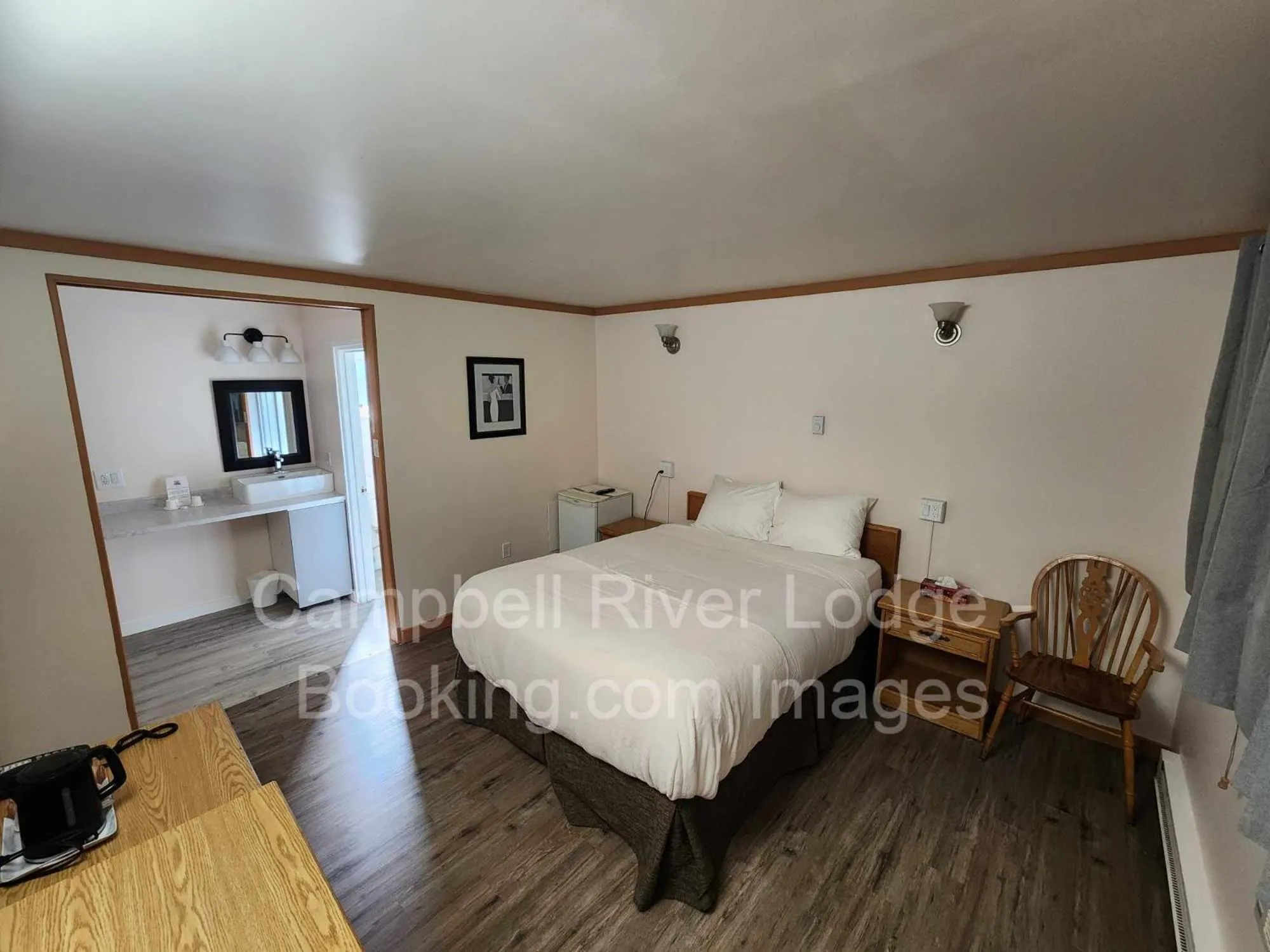 Bed in Campbell River Lodge