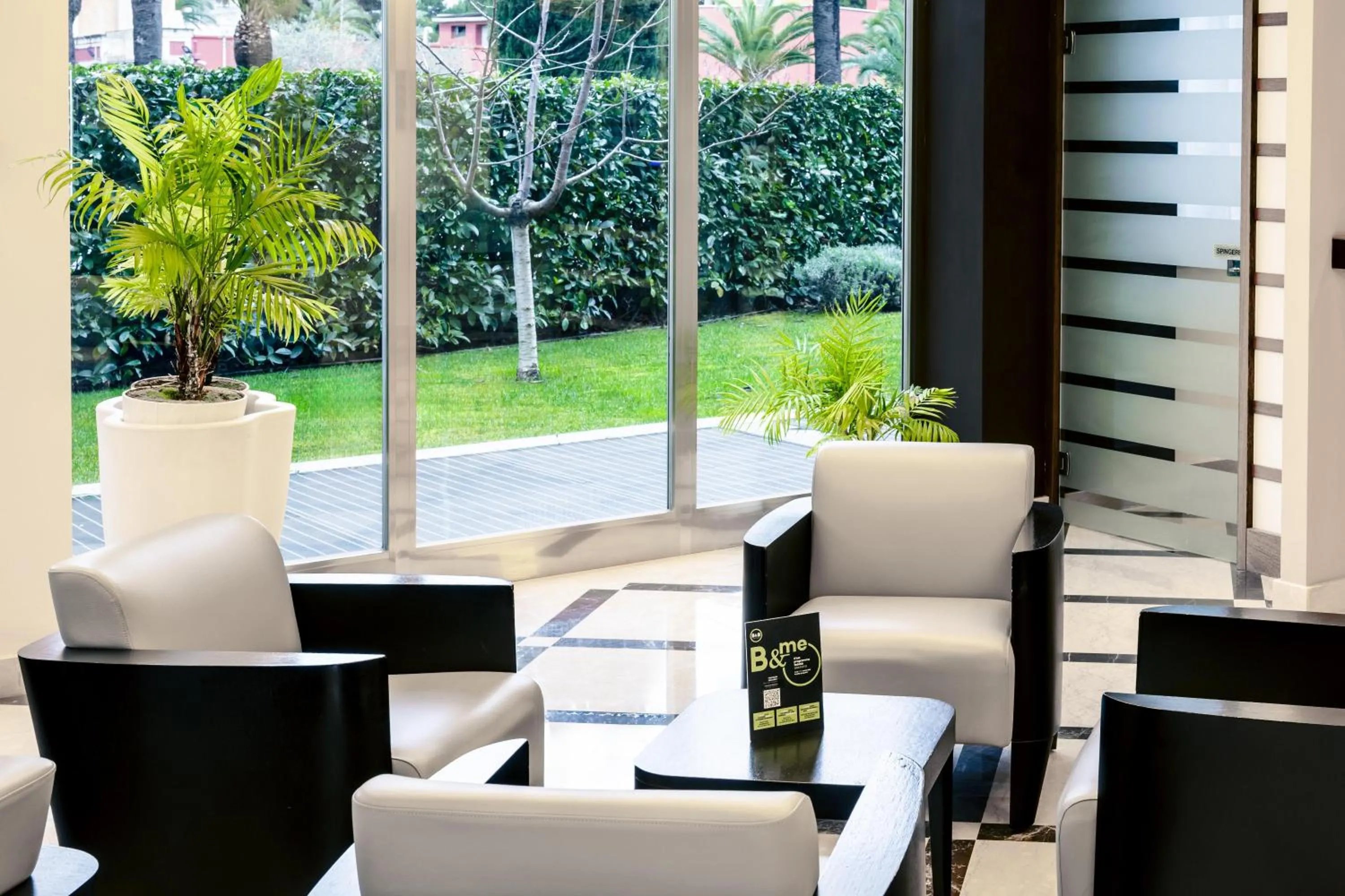 Lobby or reception in B&B HOTEL Bari Rondò