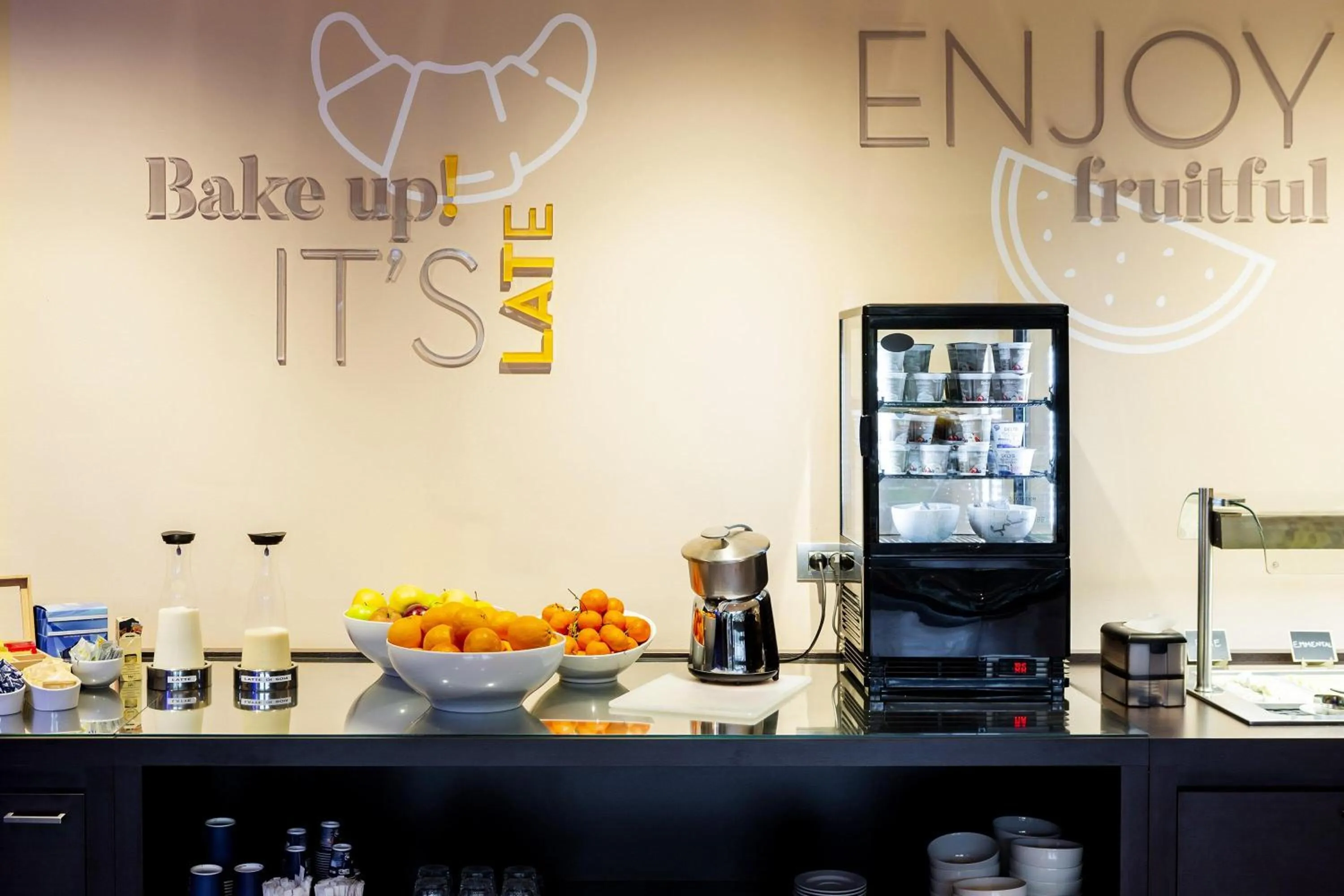 Restaurant/places to eat in B&B HOTEL Bari Rondò