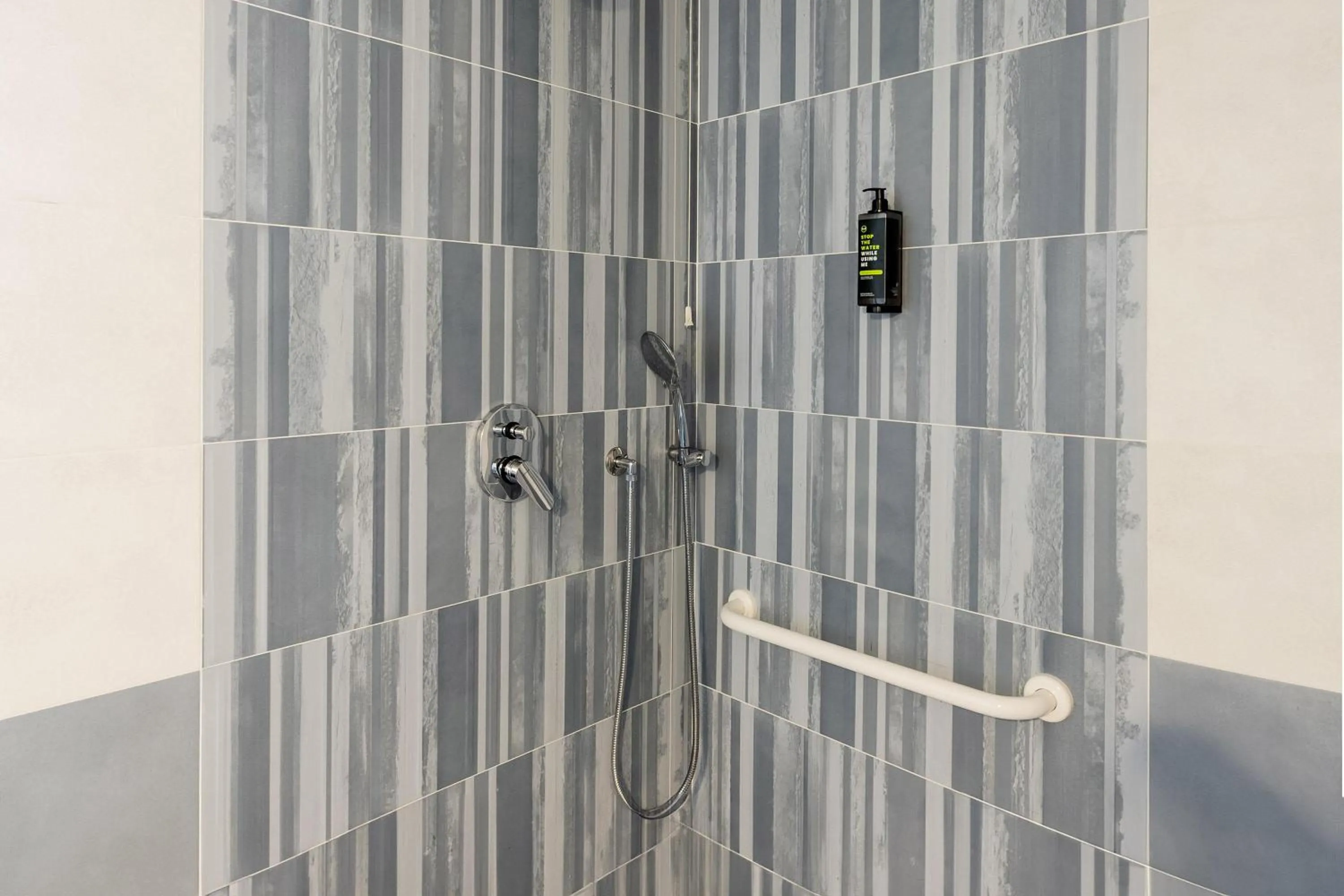 Bathroom in B&B HOTEL Bari Rondò