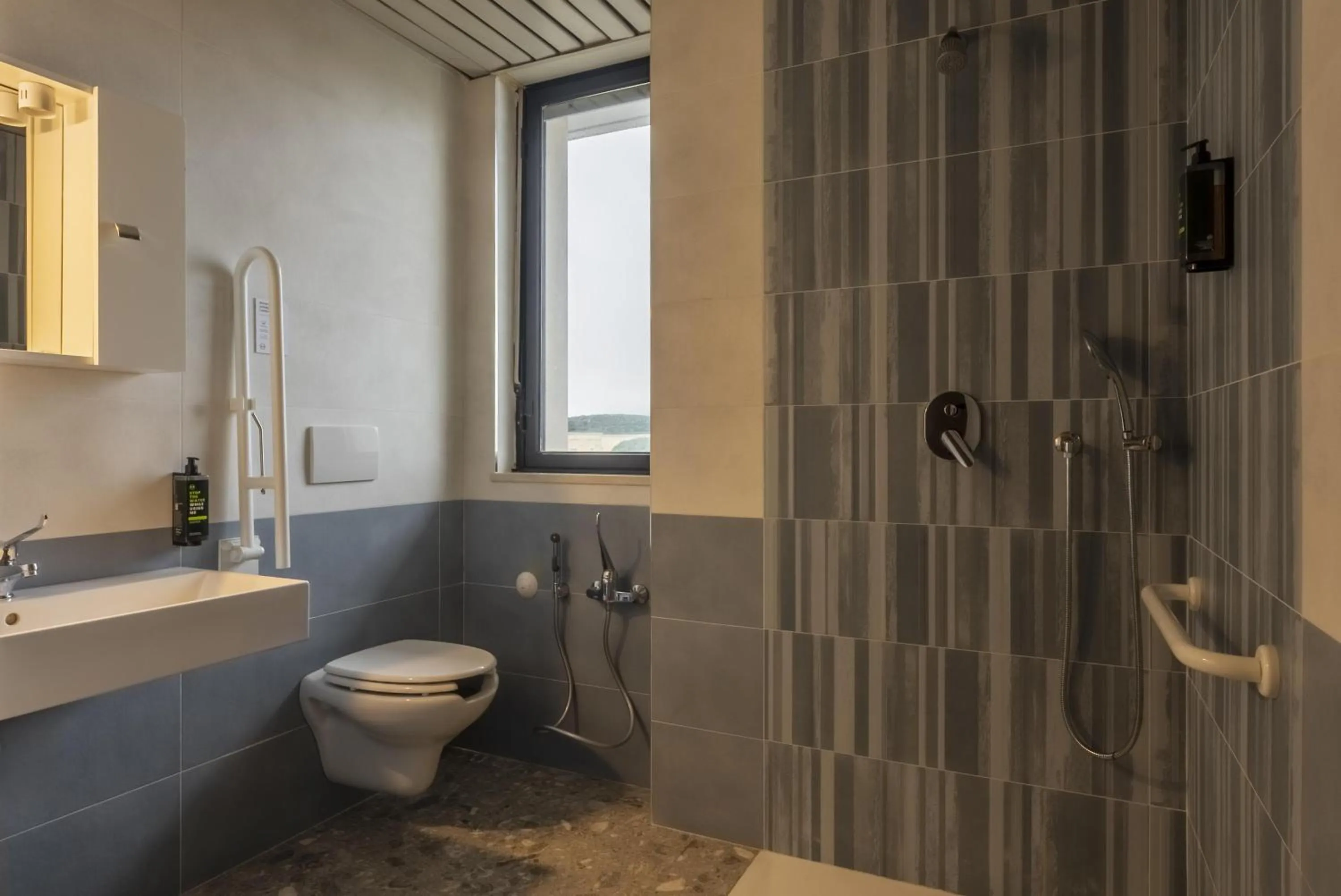 Bathroom in B&B HOTEL Bari Rondò