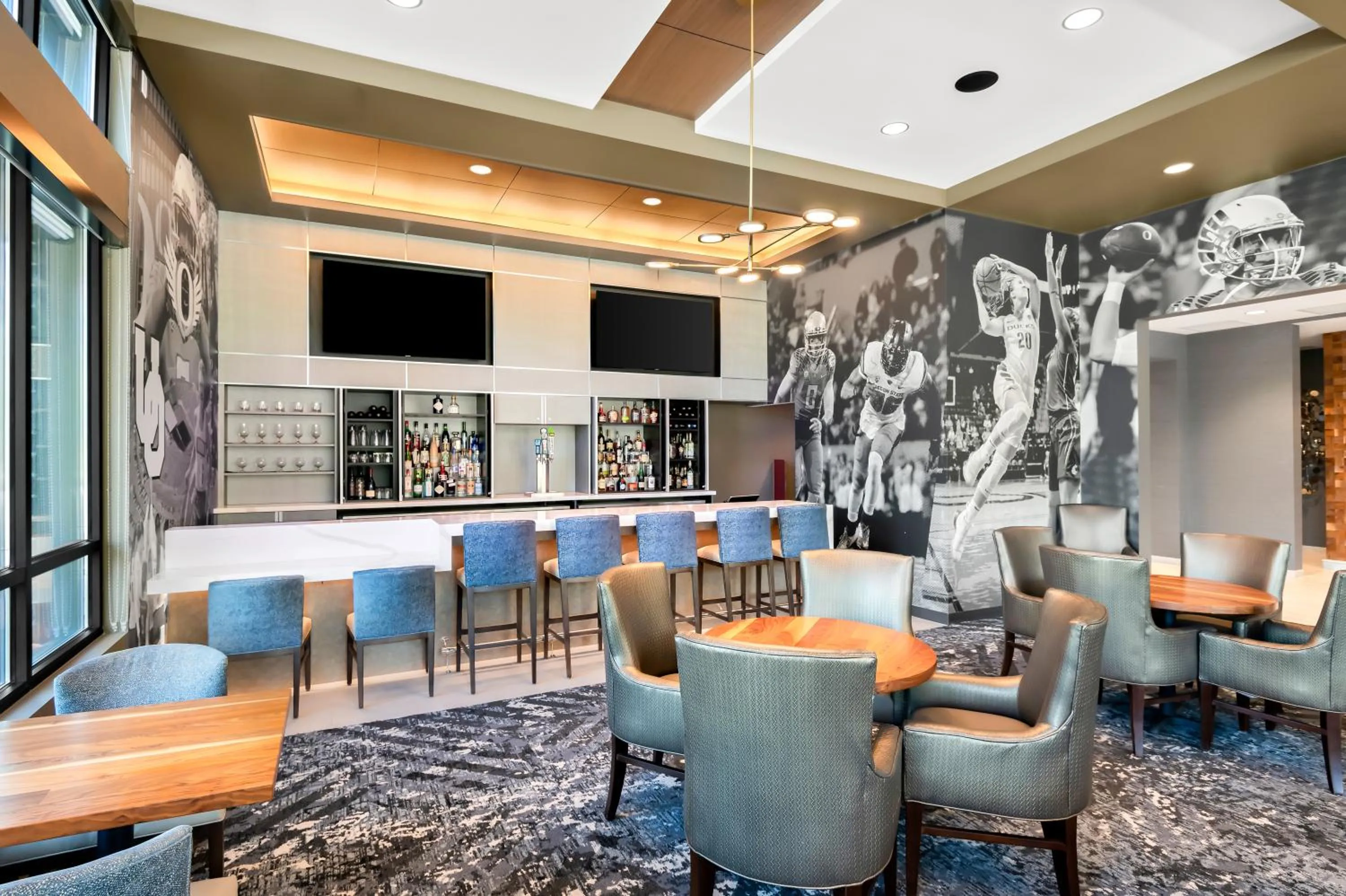 Lounge or bar in Hayward Inn