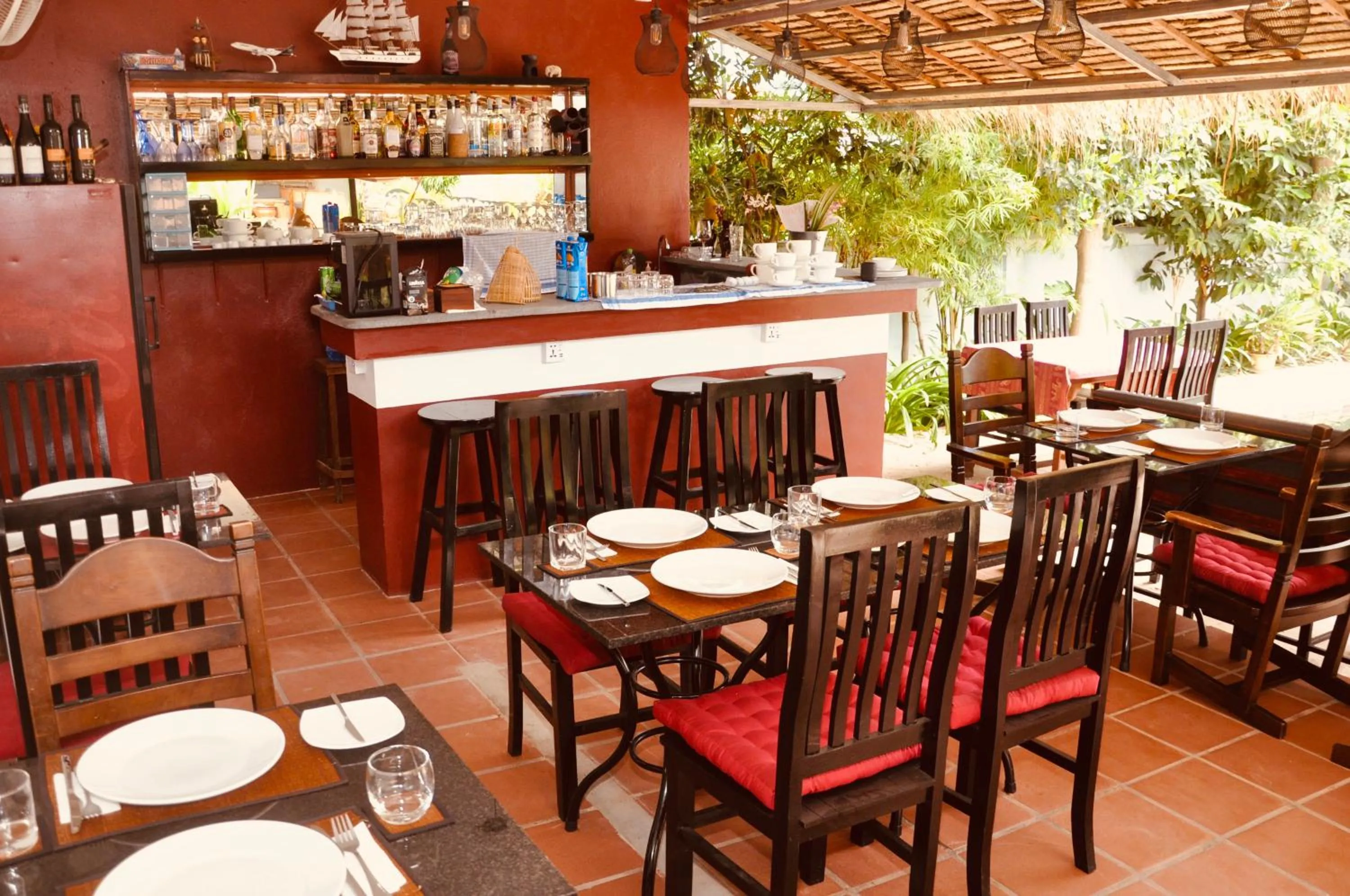 Restaurant/places to eat in Nary Villa