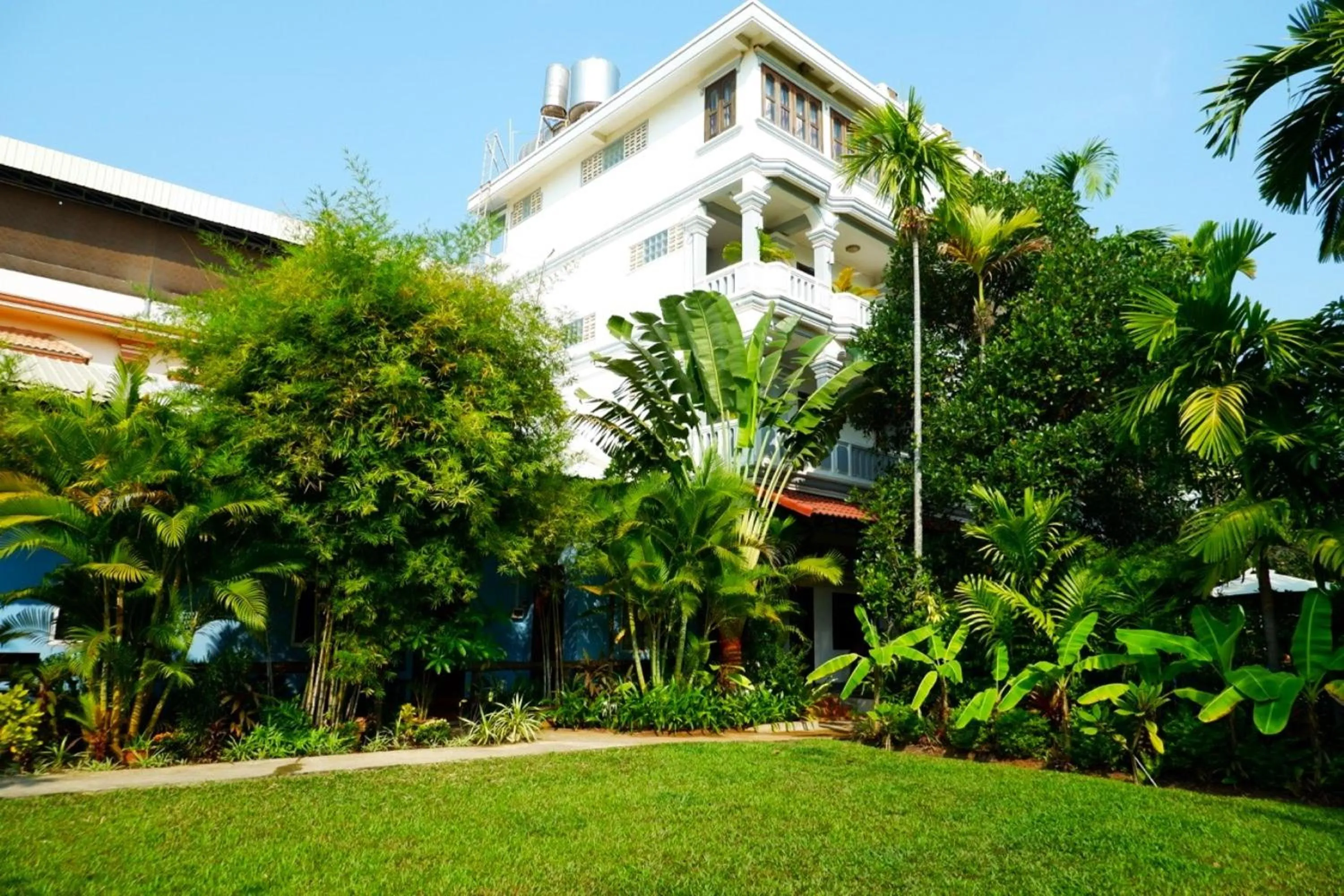 Garden in Nary Villa