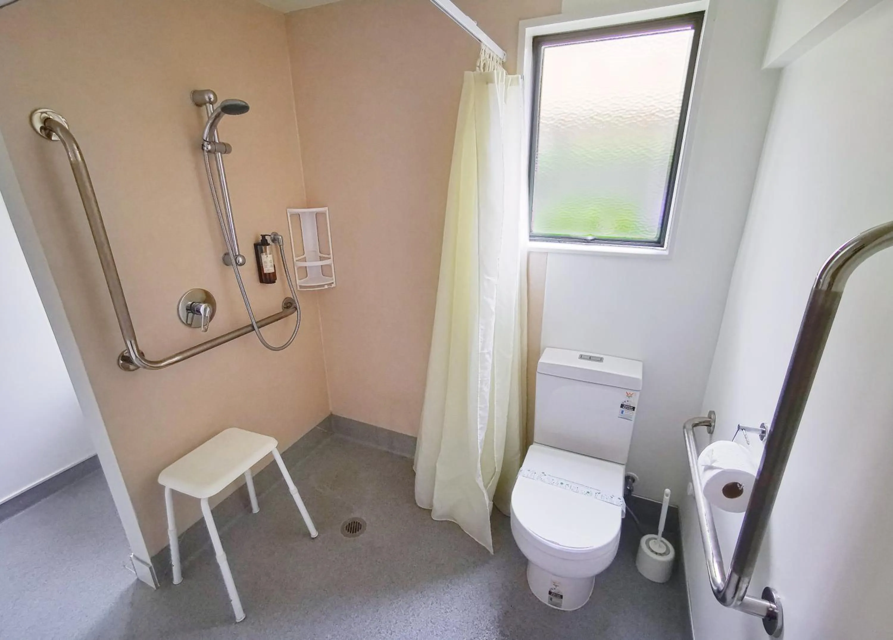 Bathroom in Ascot Vale Motor Lodge