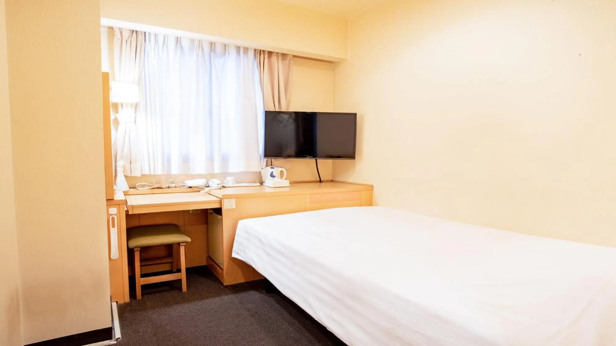 Photo of the whole room, Bed in le Lac Hotel Yokkaichi