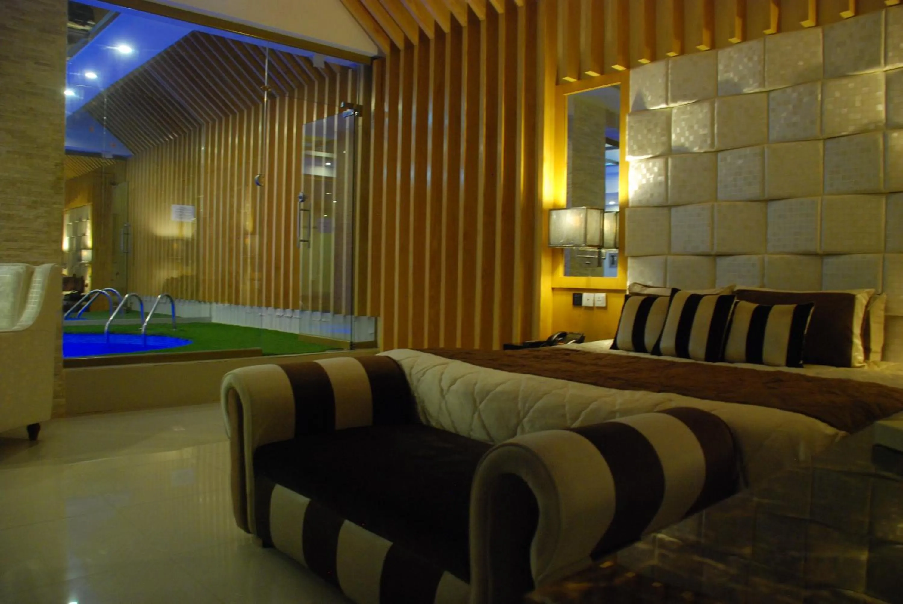 Photo of the whole room in Hilton Suites Lahore