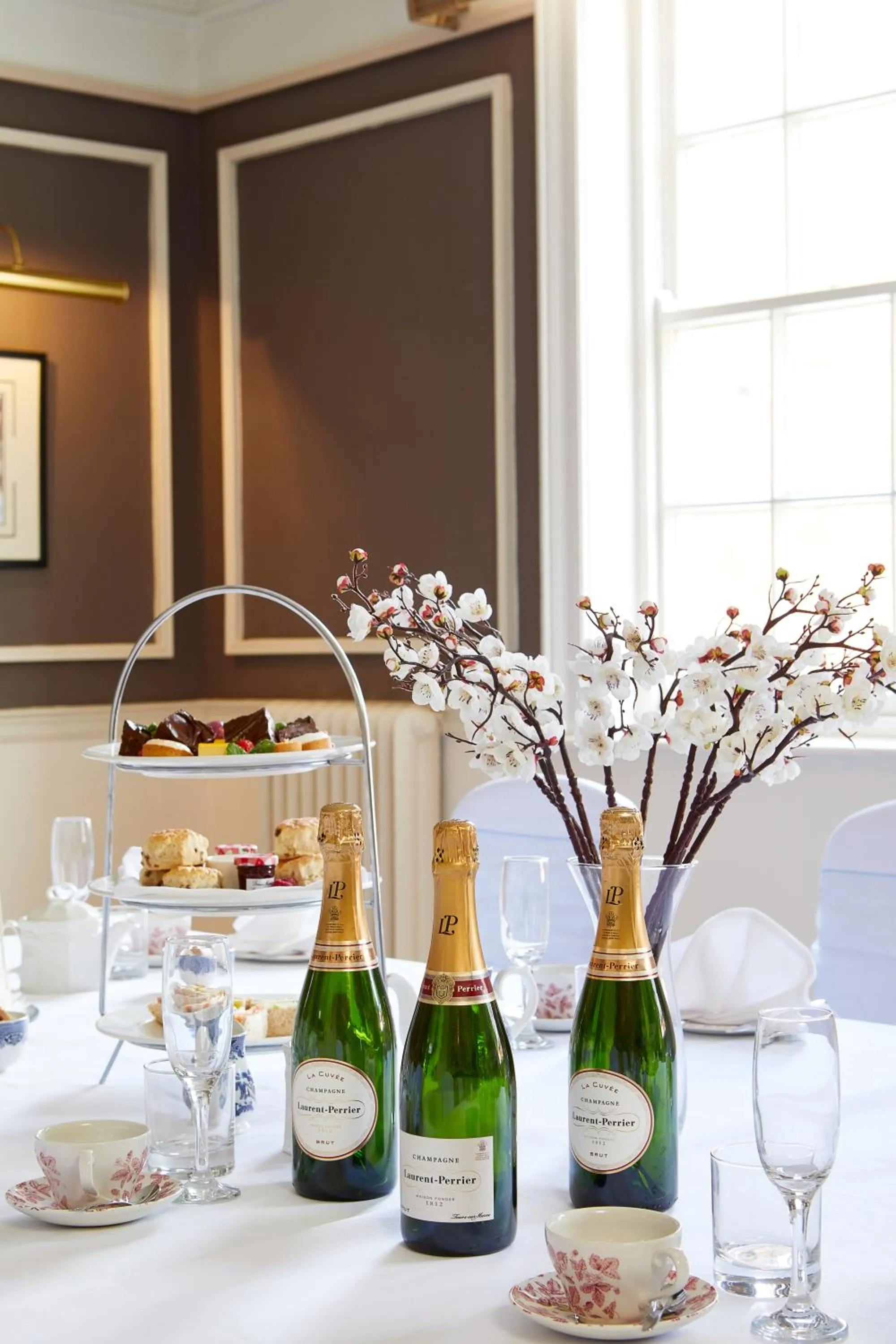 Food and drinks in Macdonald New Blossoms Hotel Chester