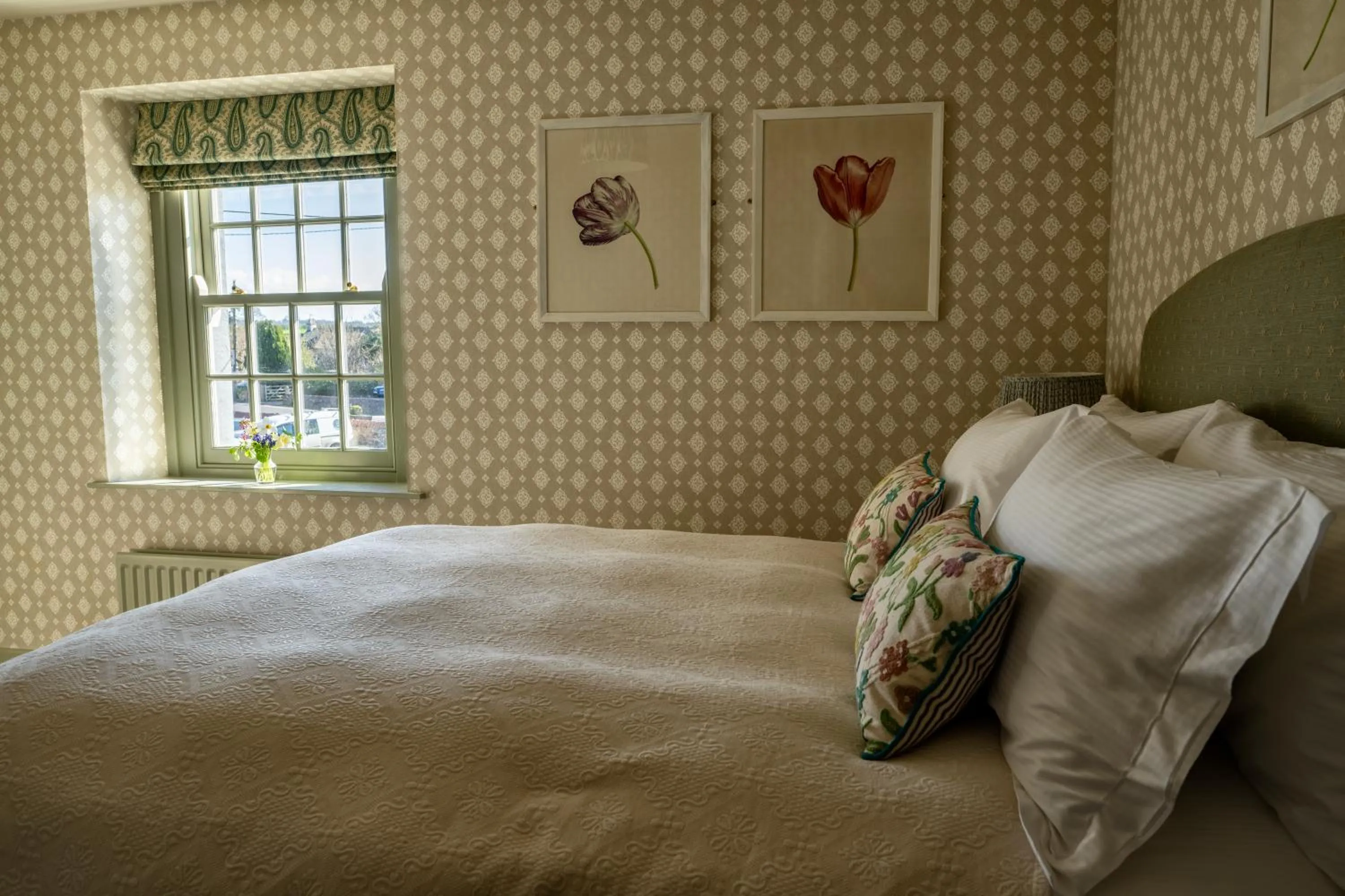 Bedroom, Bed in George and Dragon Clifton