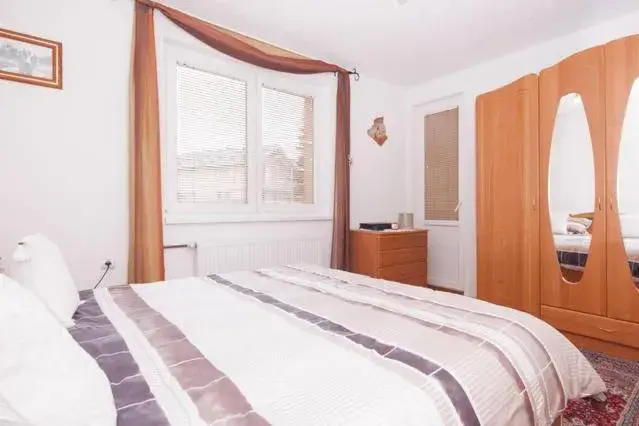 Deluxe Double Room with Balcony in Guesthouse Relax and Fly Sarajevo Deluxe Double Room with Balcony in Guesthouse Relax and Fly Sarajevo