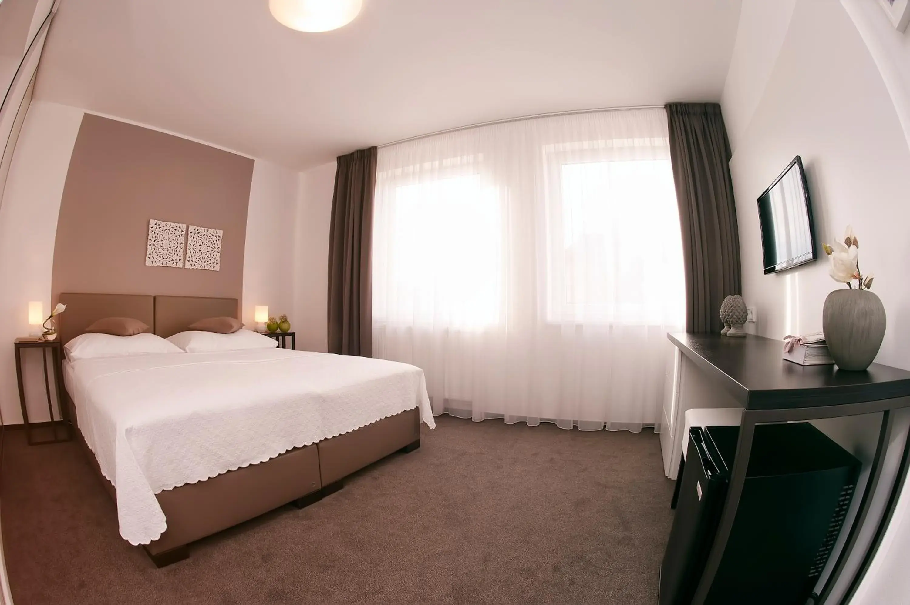 Double Room Ensuite - Deluxe in Villa na Vinici Double Room Ensuite - Deluxe in Villa na Vinici