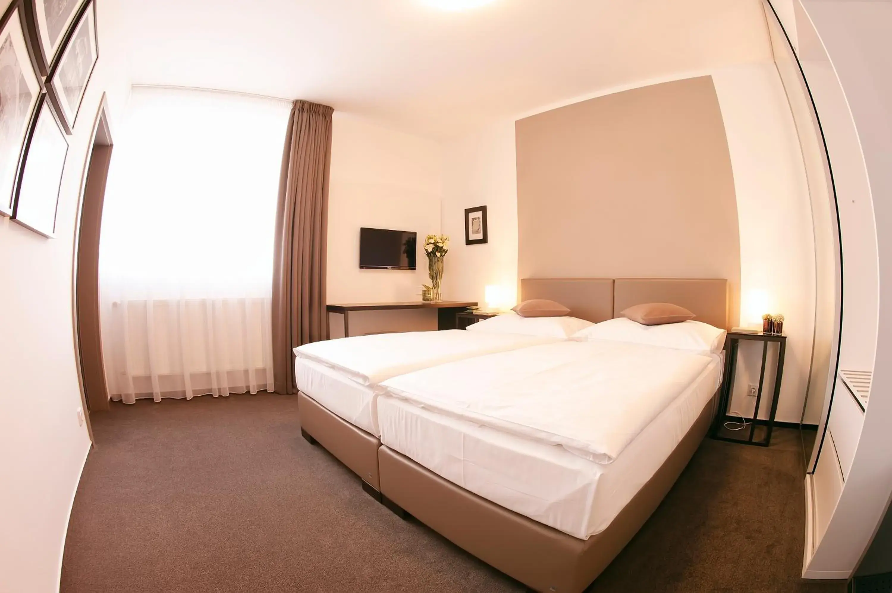 Double Room Ensuite - White in Villa na Vinici Double Room Ensuite - White in Villa na Vinici