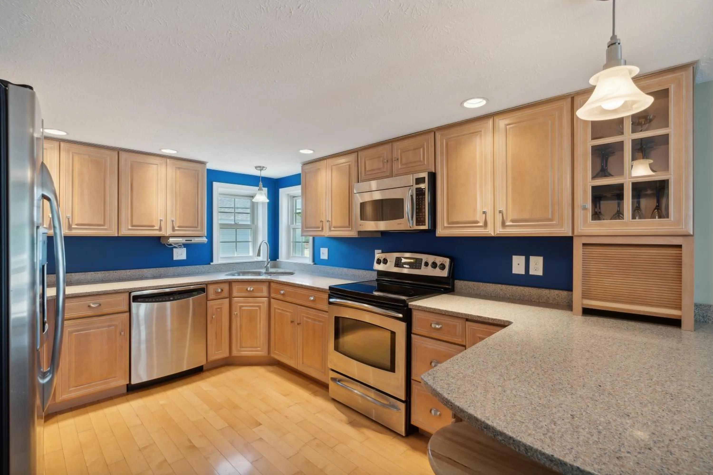 microwave in Stage Run by the Sea