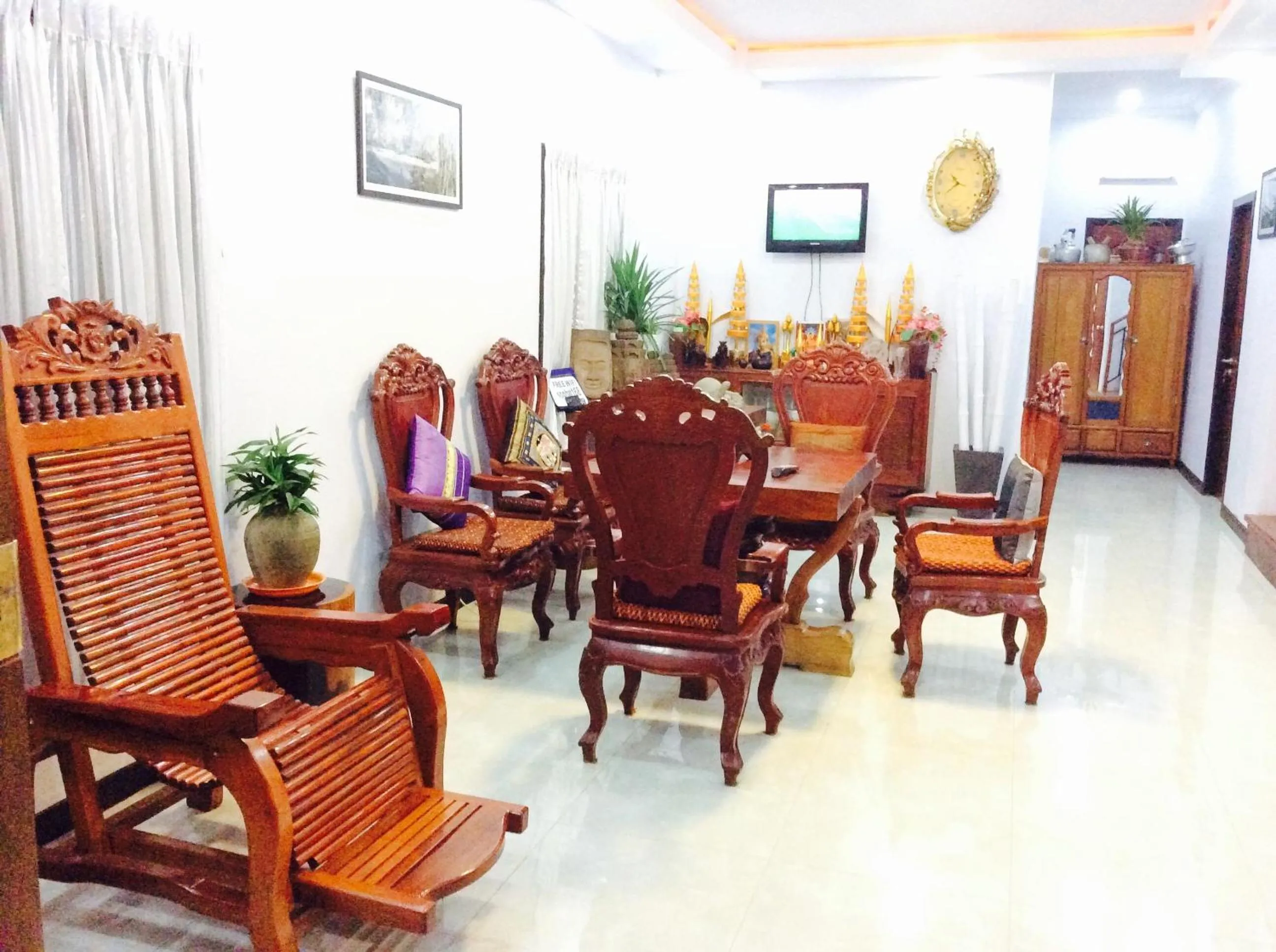 Library in Sophat Villa