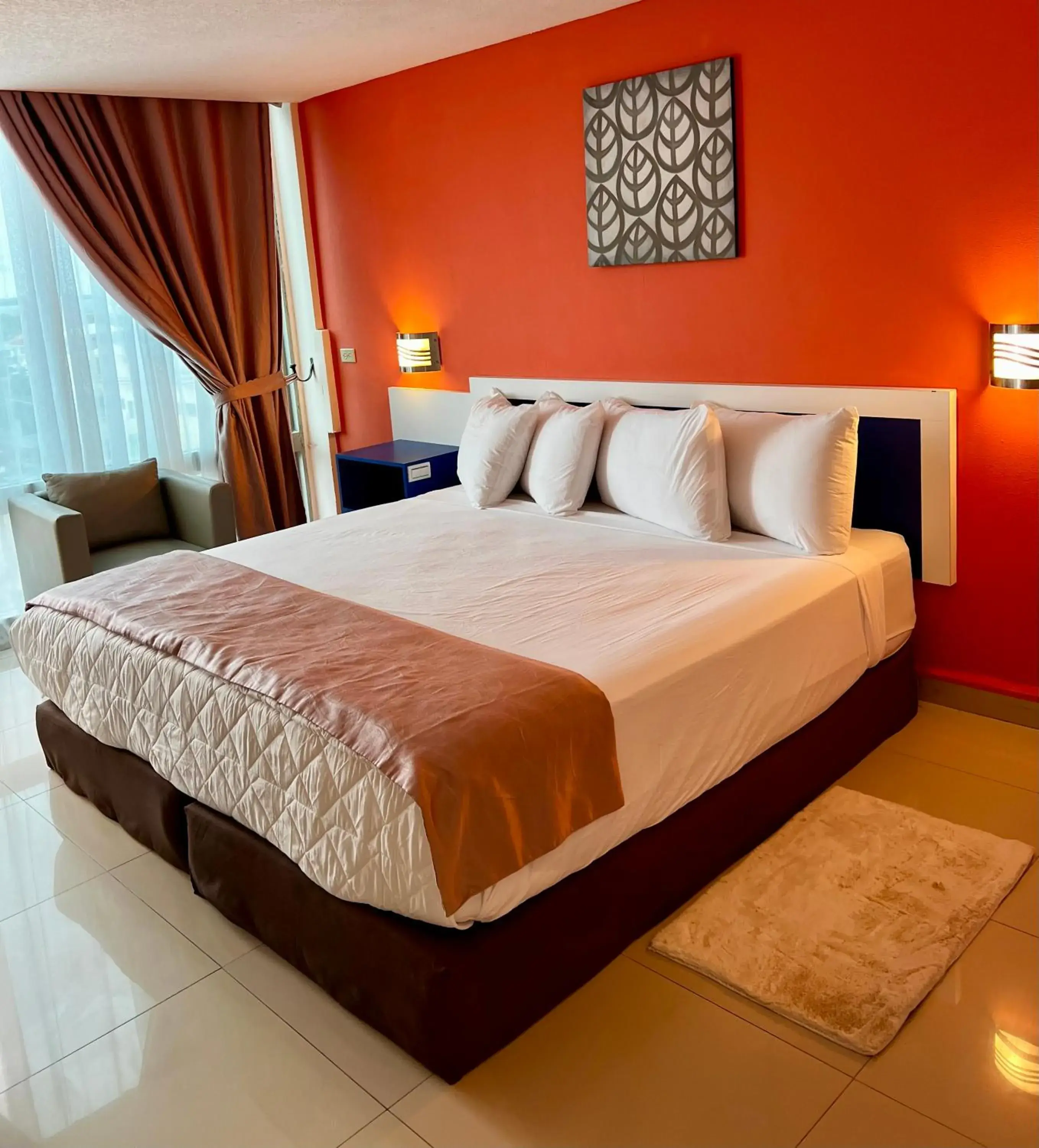 Deluxe Queen Room in Golden Tree Hotel Belize Deluxe Queen Room in Golden Tree Hotel Belize