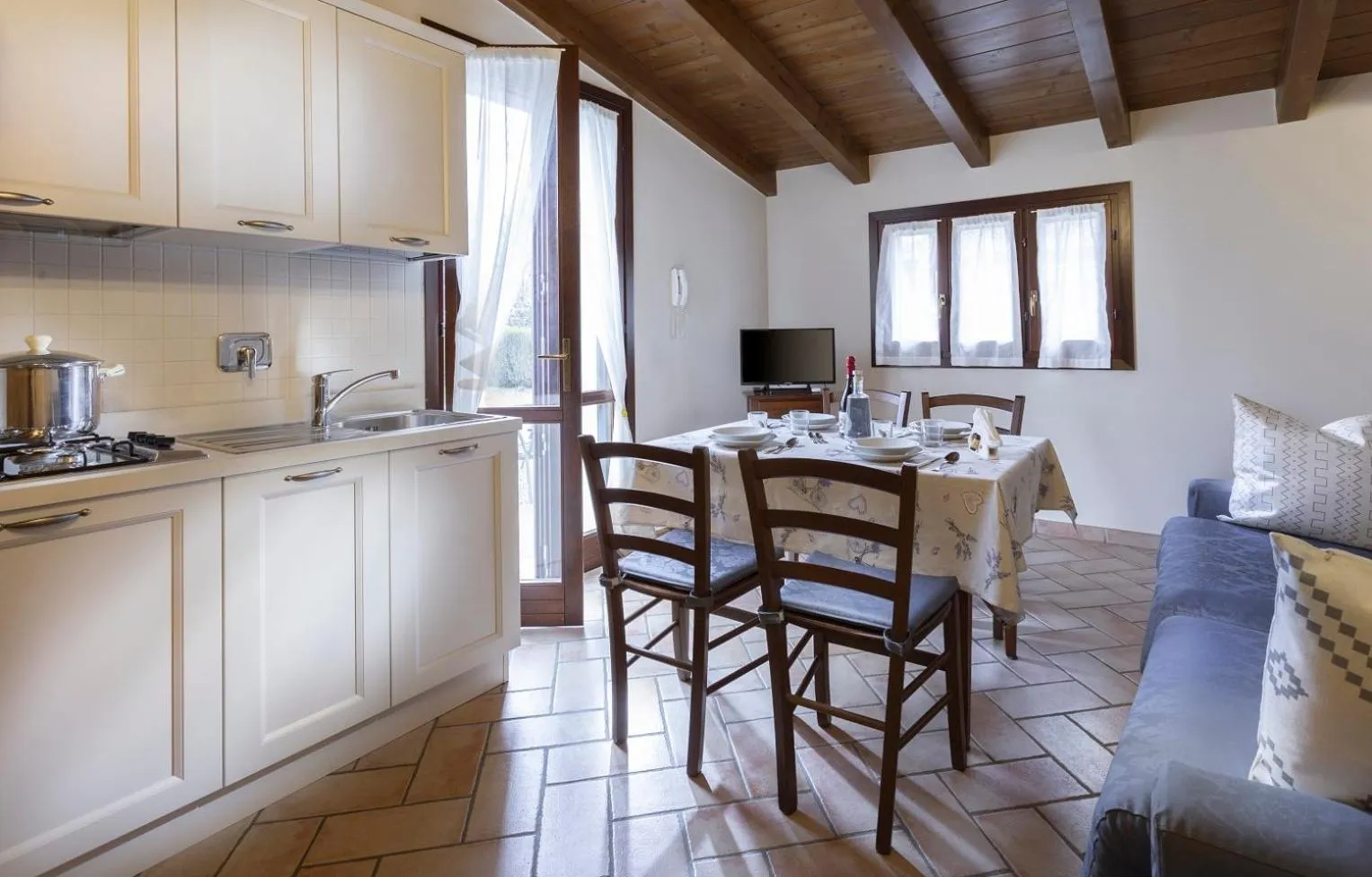 Kitchen or kitchenette in Agriturismo Il Brugnolo