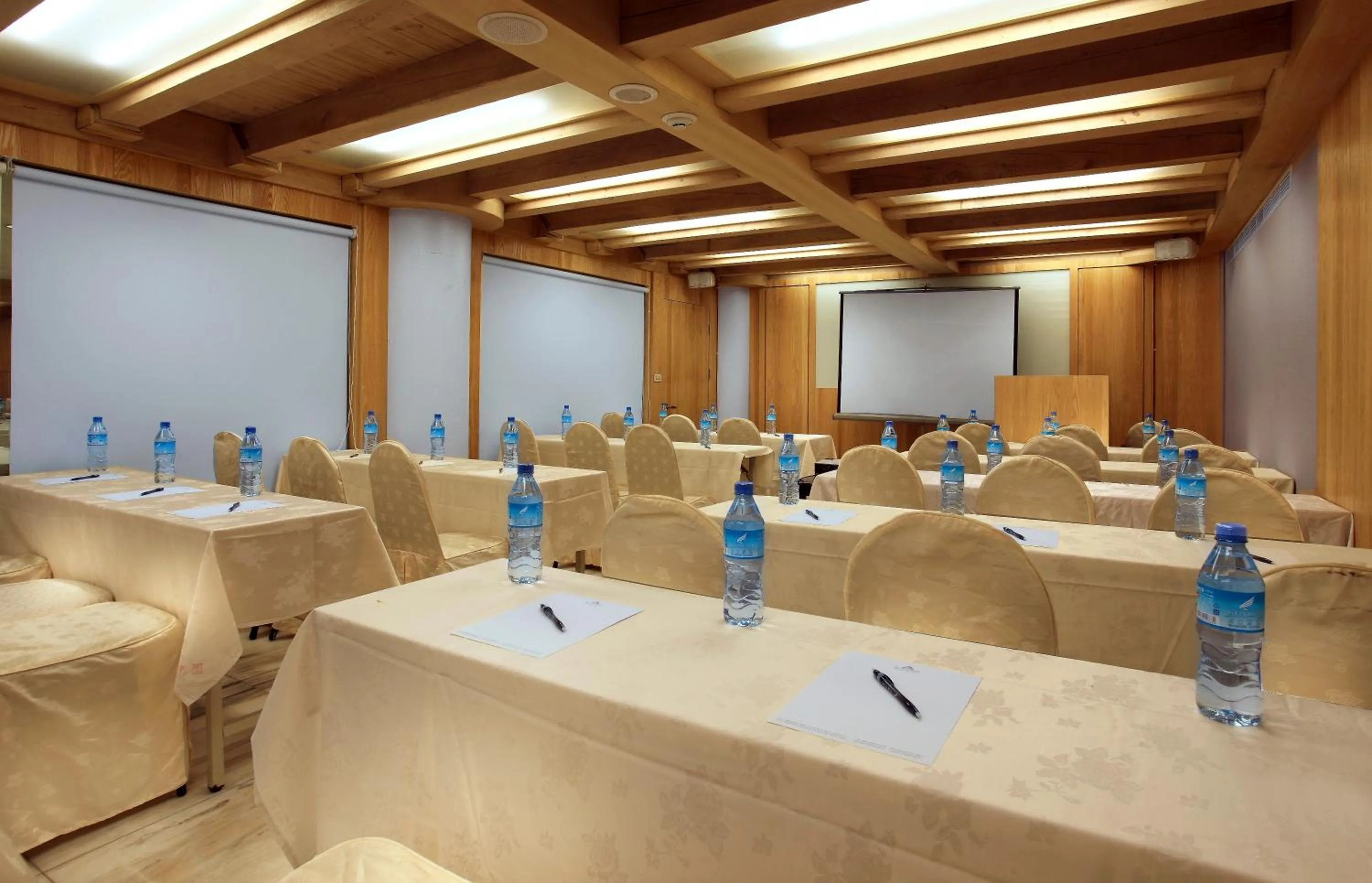 Business facilities in Lealea Garden Hotels - Sun Lake