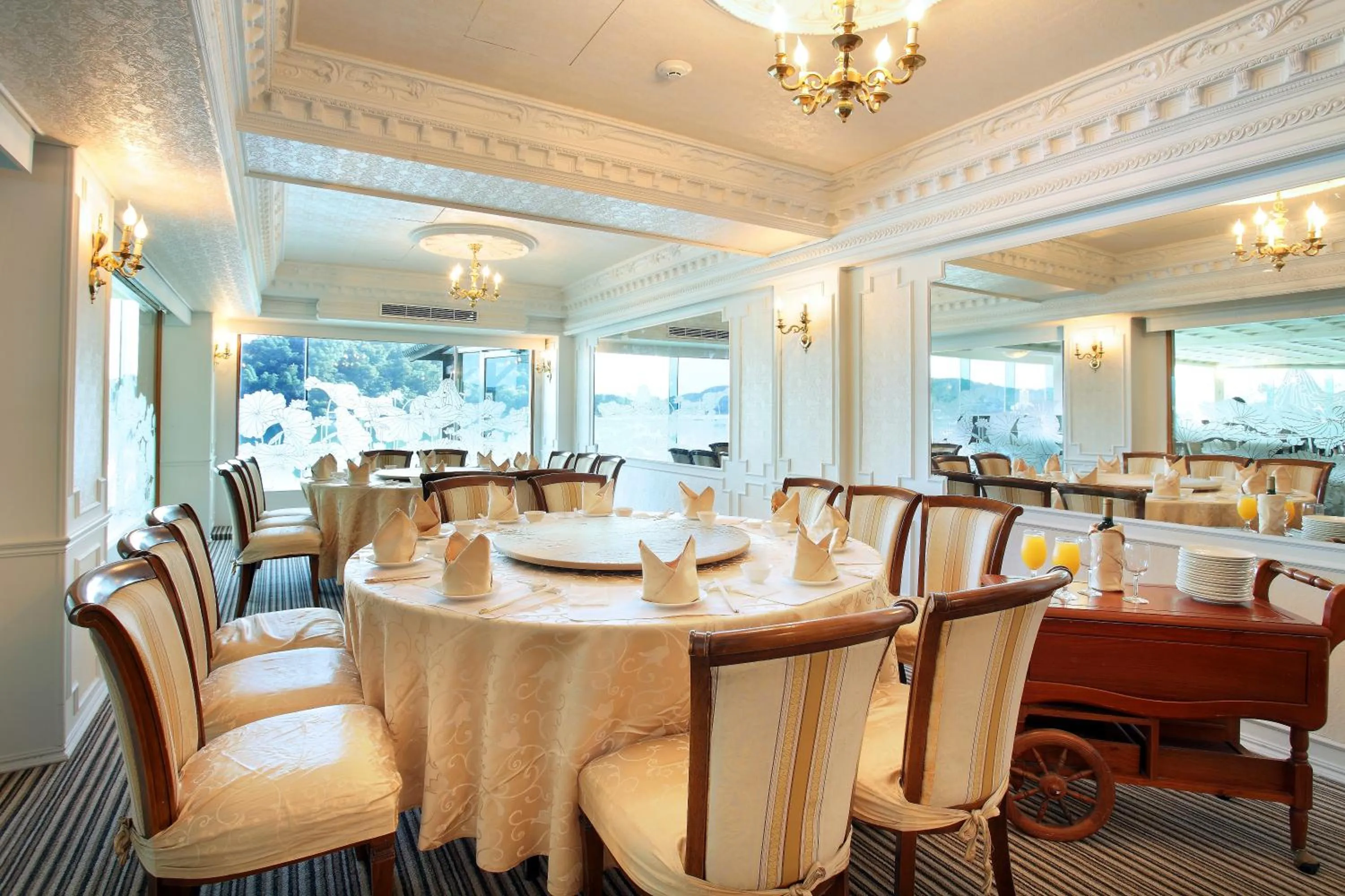 Restaurant/places to eat in Lealea Garden Hotels - Sun Lake