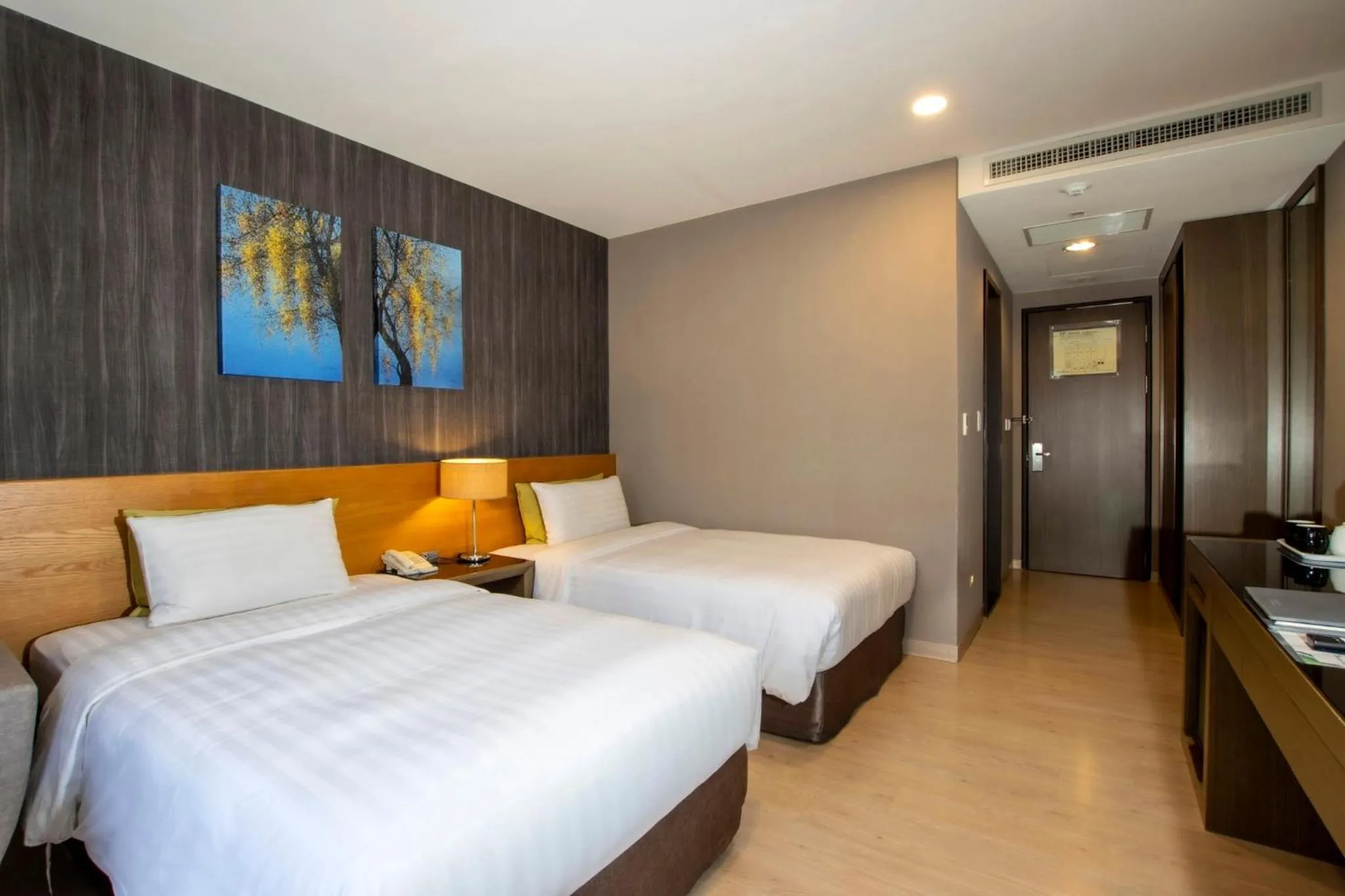 Bed in Lealea Garden Hotels - Sun Lake