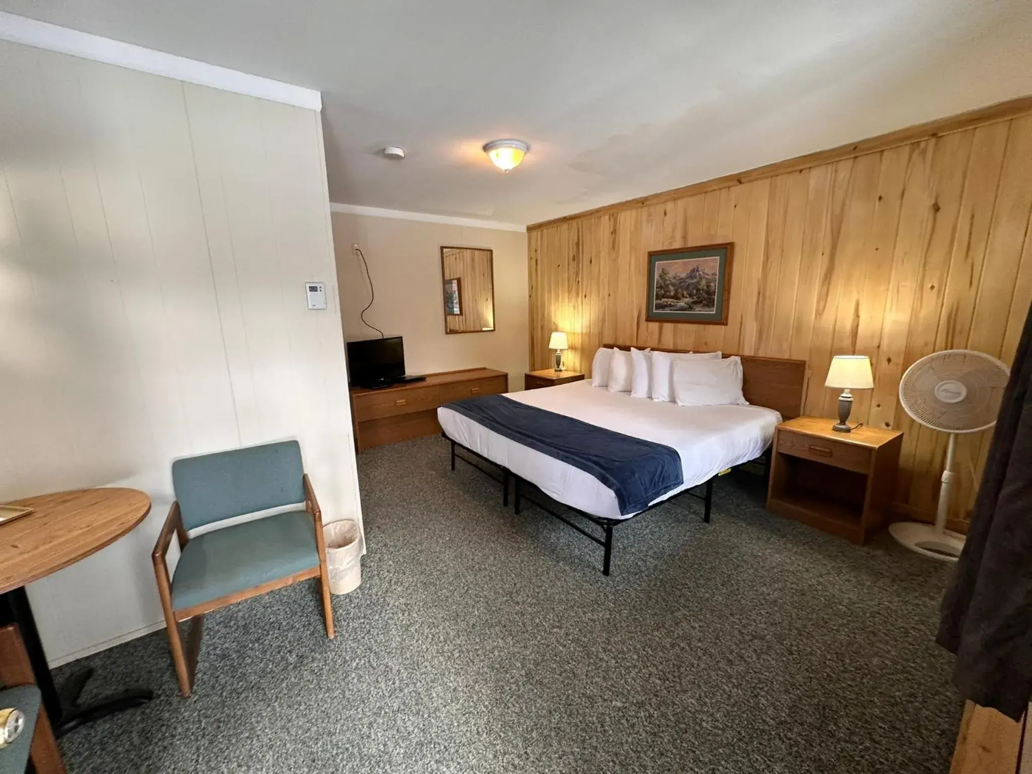 Deluxe King Room in Ute Bluff Lodge, Cabins and RV park Deluxe King Room in Ute Bluff Lodge, Cabins and RV park