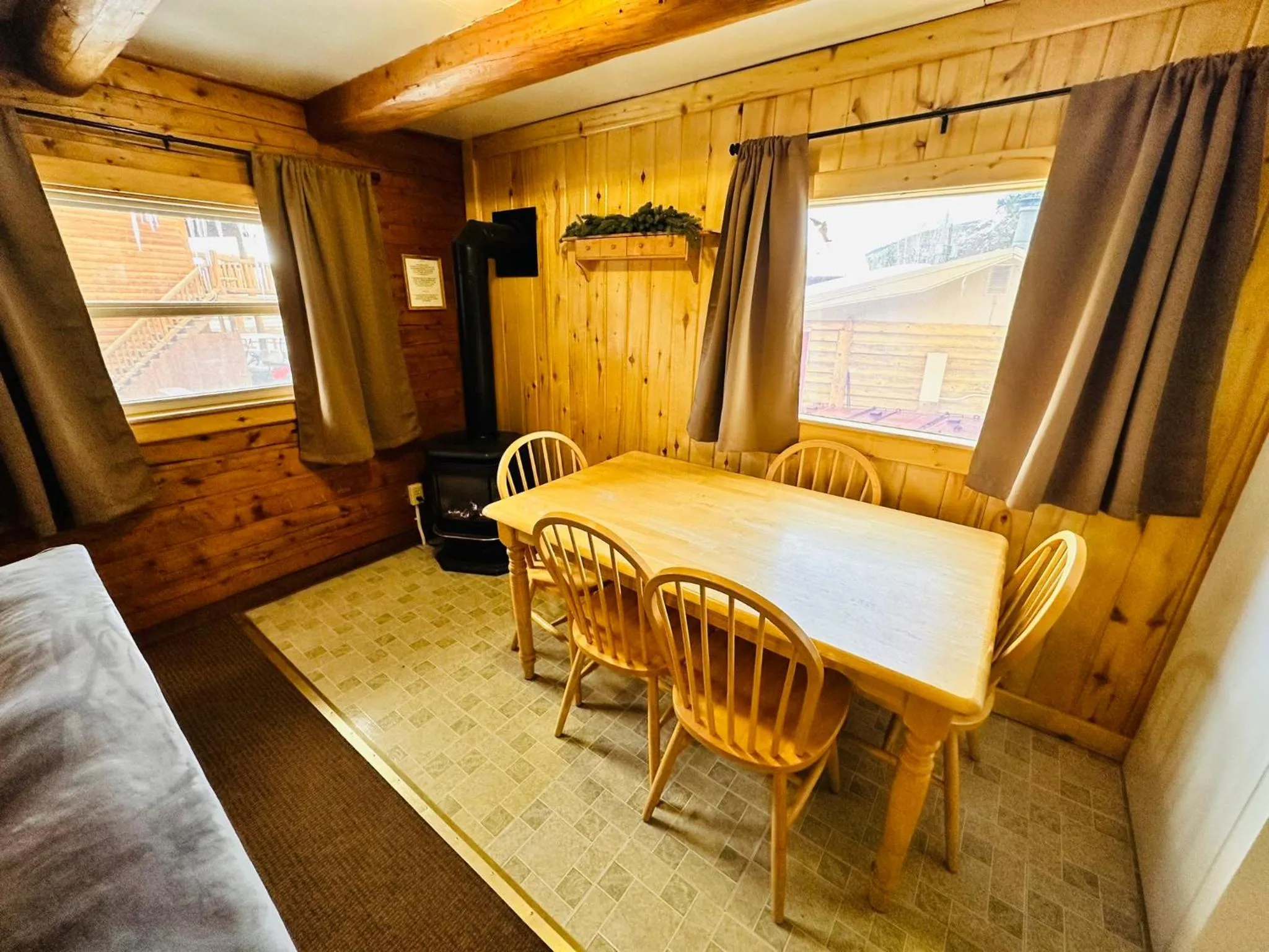 Ute Bluff Lodge, Cabins and RV park