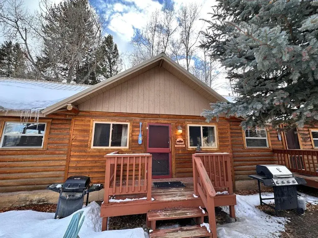 Deluxe Queen Suite in Ute Bluff Lodge, Cabins and RV park Deluxe Queen Suite in Ute Bluff Lodge, Cabins and RV park