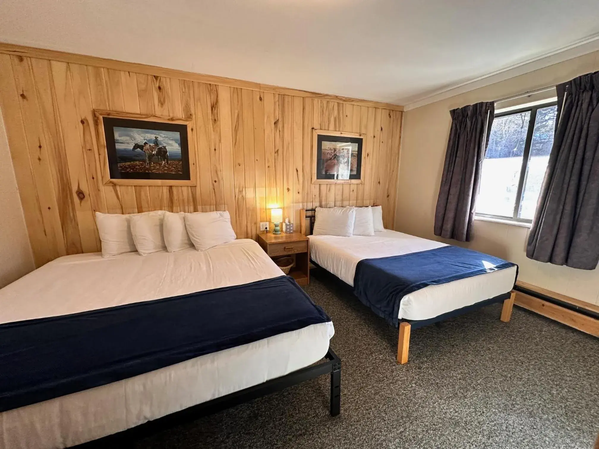 King Room with Mountain View in Ute Bluff Lodge, Cabins and RV park King Room with Mountain View in Ute Bluff Lodge, Cabins and RV park