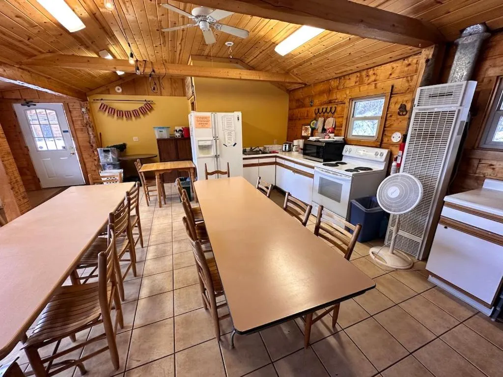 Kitchen or kitchenette in Ute Bluff Lodge, Cabins and RV park