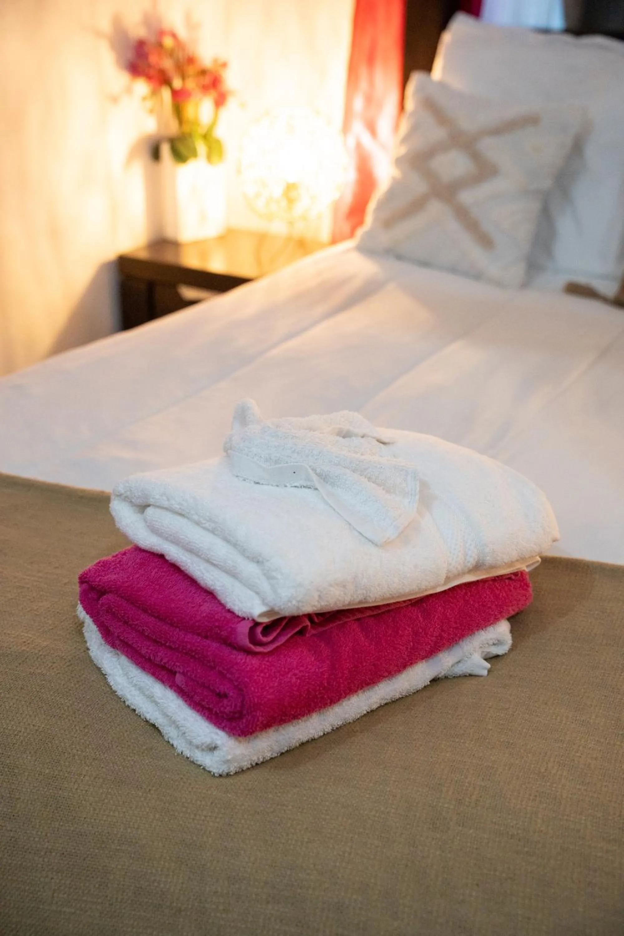 towels, Bed in Villa Kapresse du 978 - Guest house