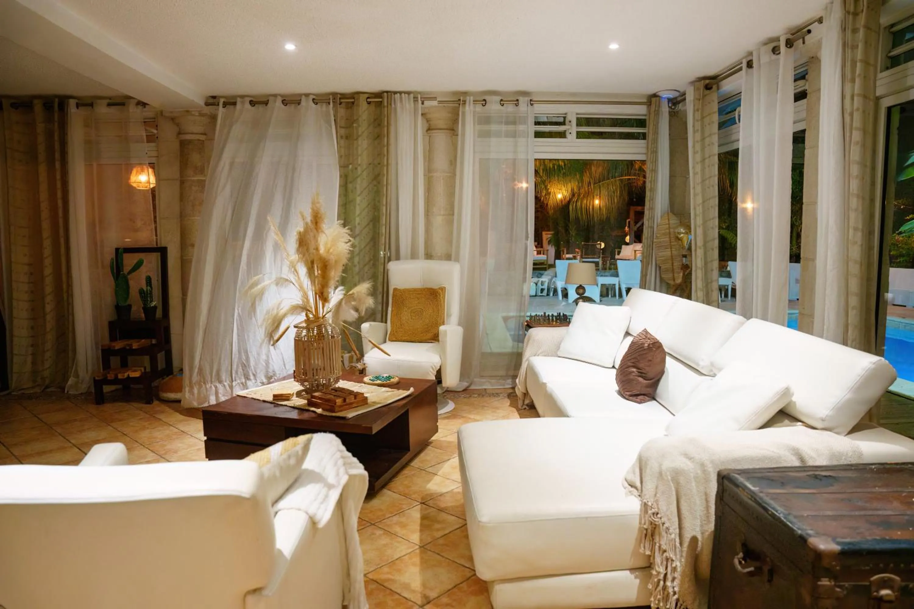 Communal lounge/ TV room in Villa Kapresse du 978 - Guest house