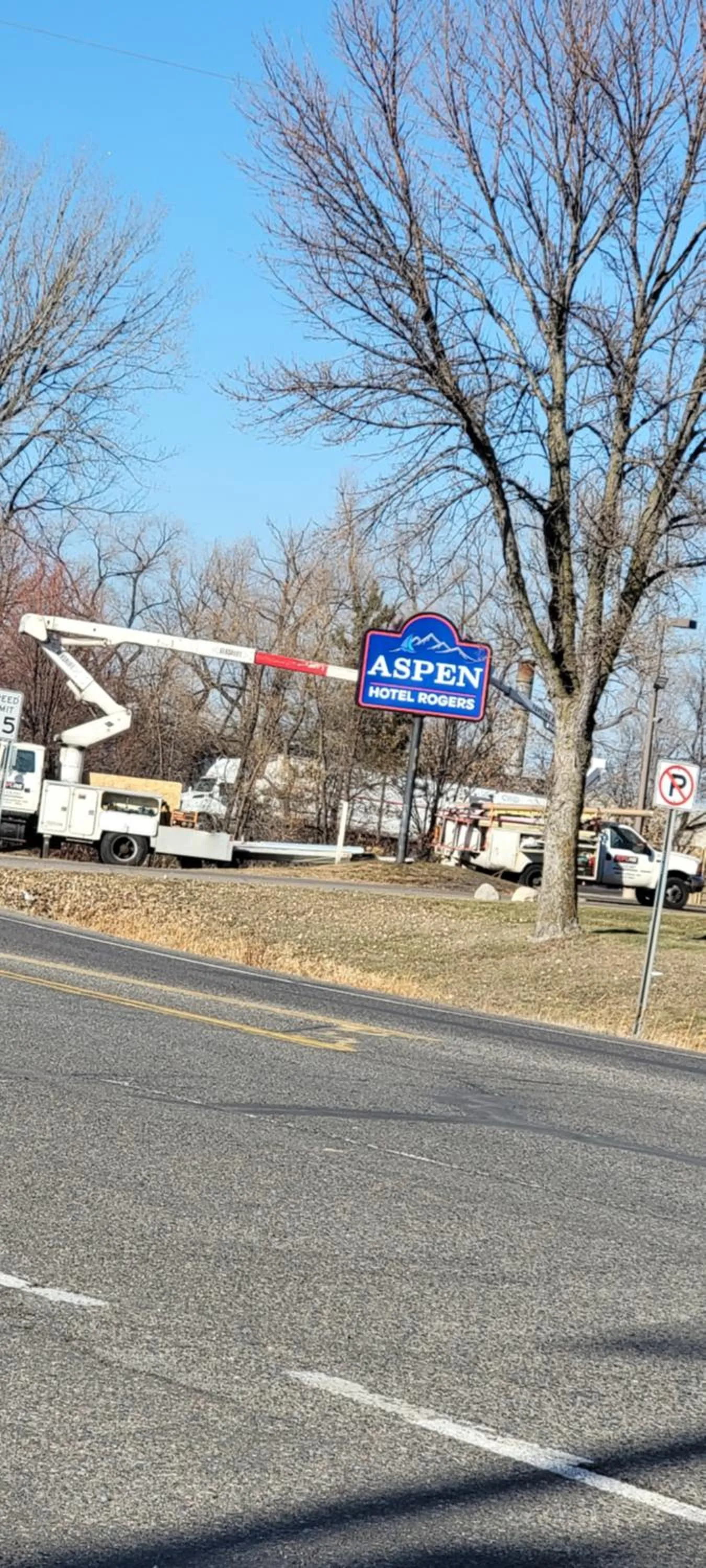 Street view in Aspen Hotel Rogers Formerly Americ inn