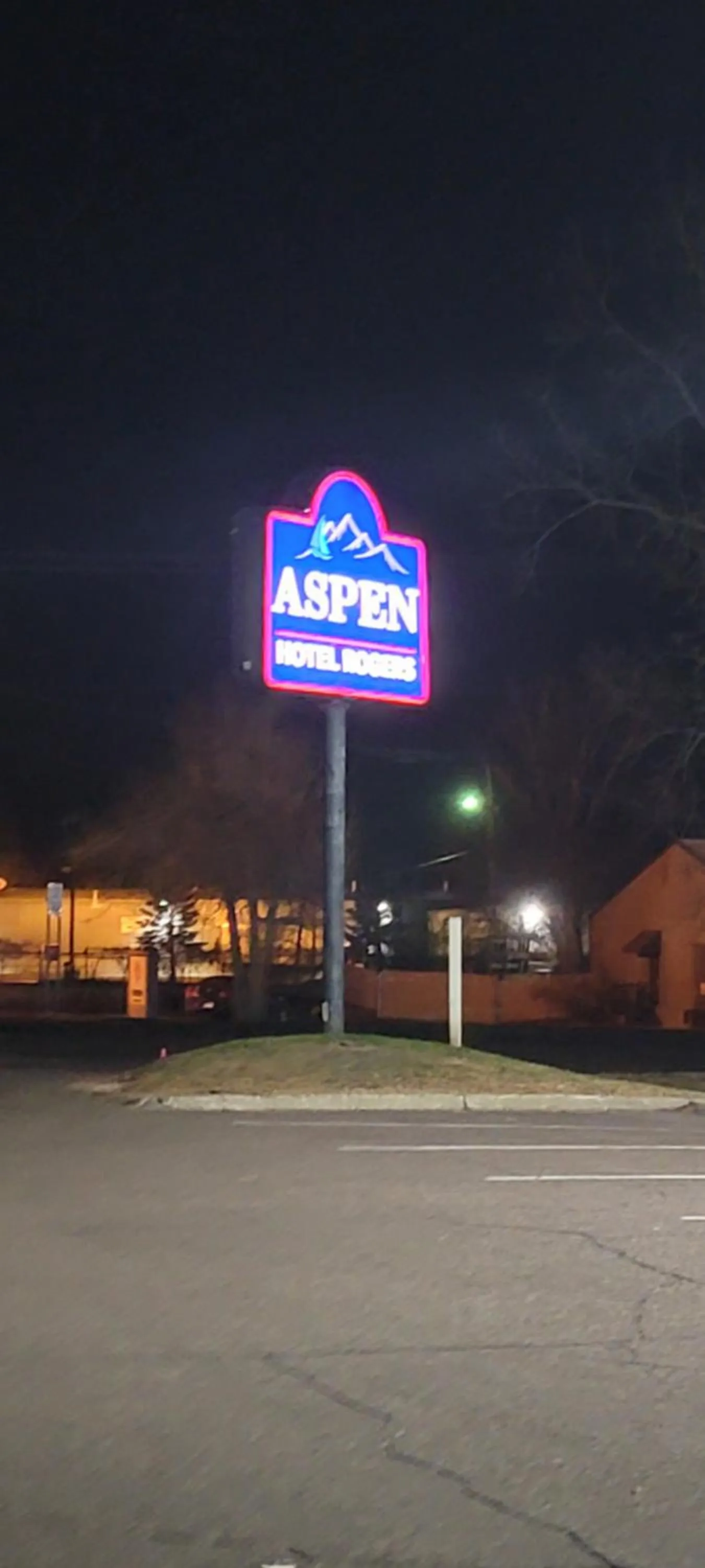 Street view in Aspen Hotel Rogers Formerly Americ inn