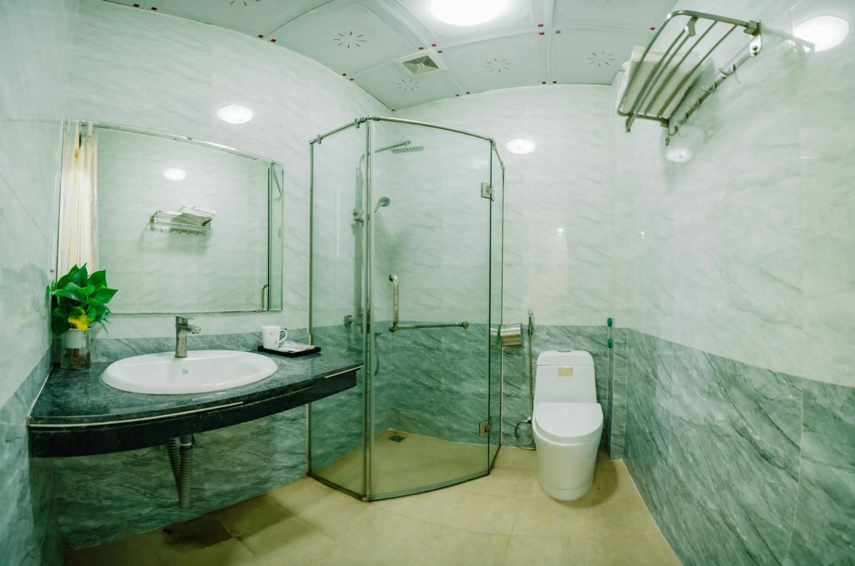 Bathroom in Lang Chai Hotel Cat Ba