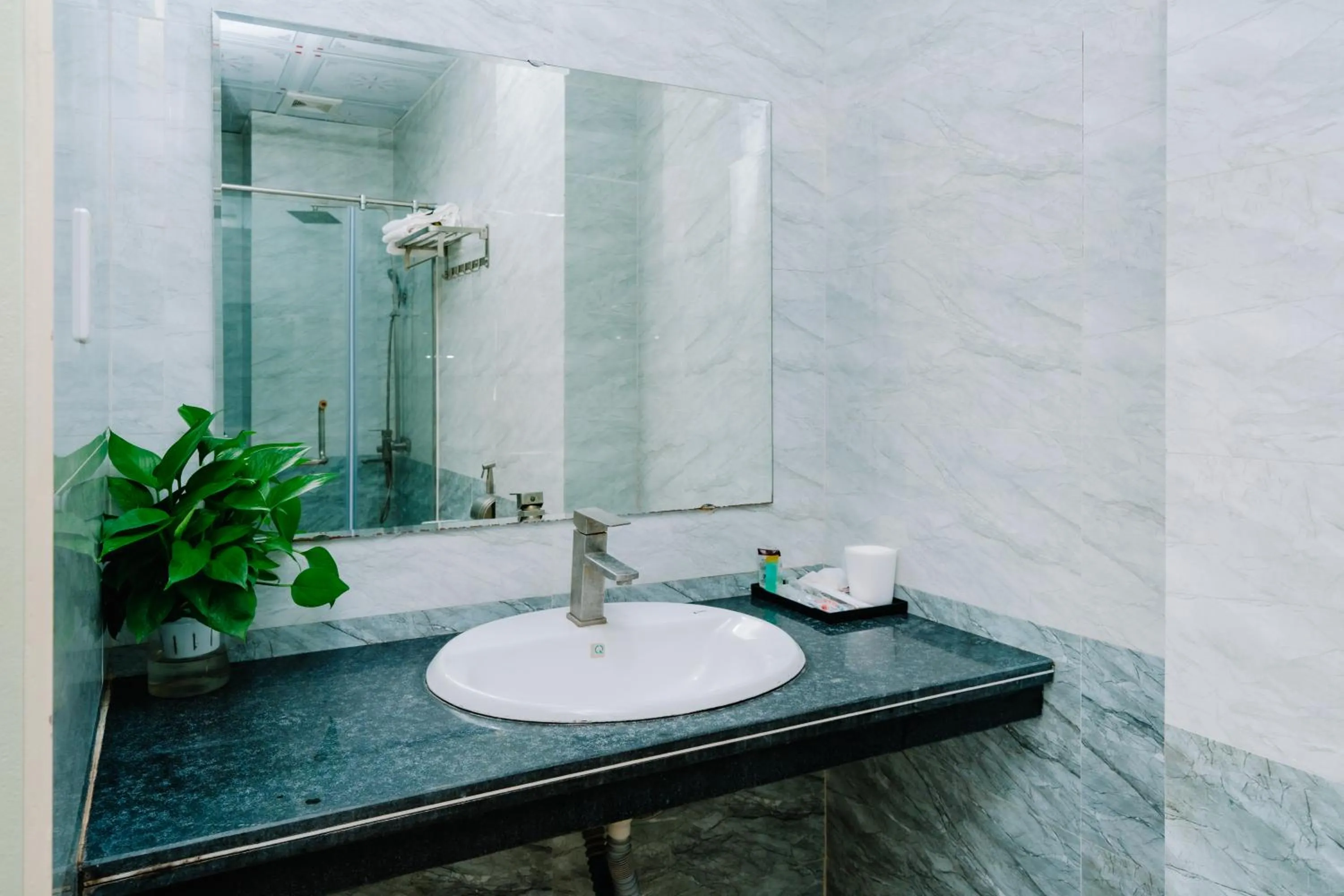 Bathroom in Lang Chai Hotel Cat Ba