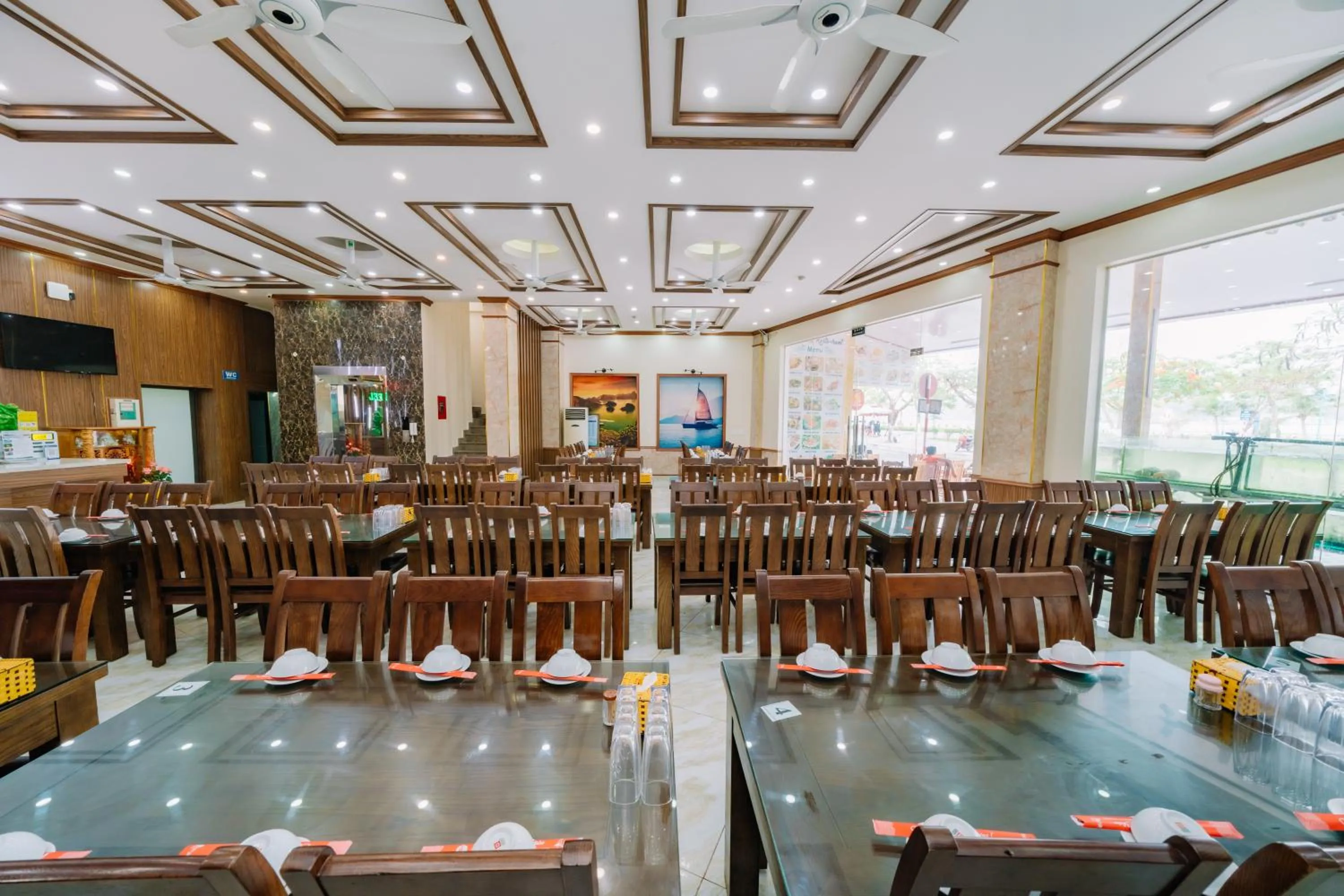 Restaurant/places to eat in Lang Chai Hotel Cat Ba