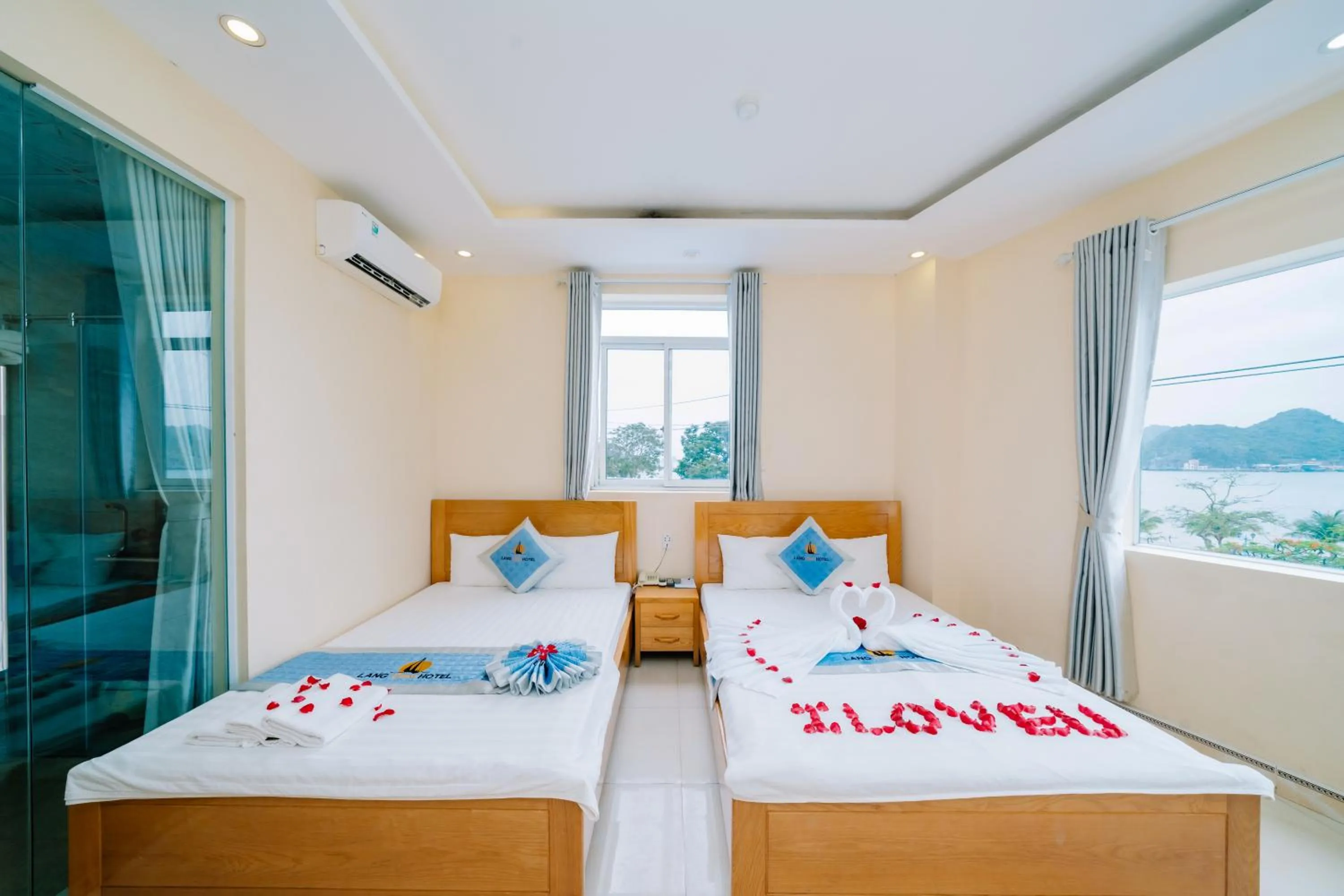 Bed in Lang Chai Hotel Cat Ba