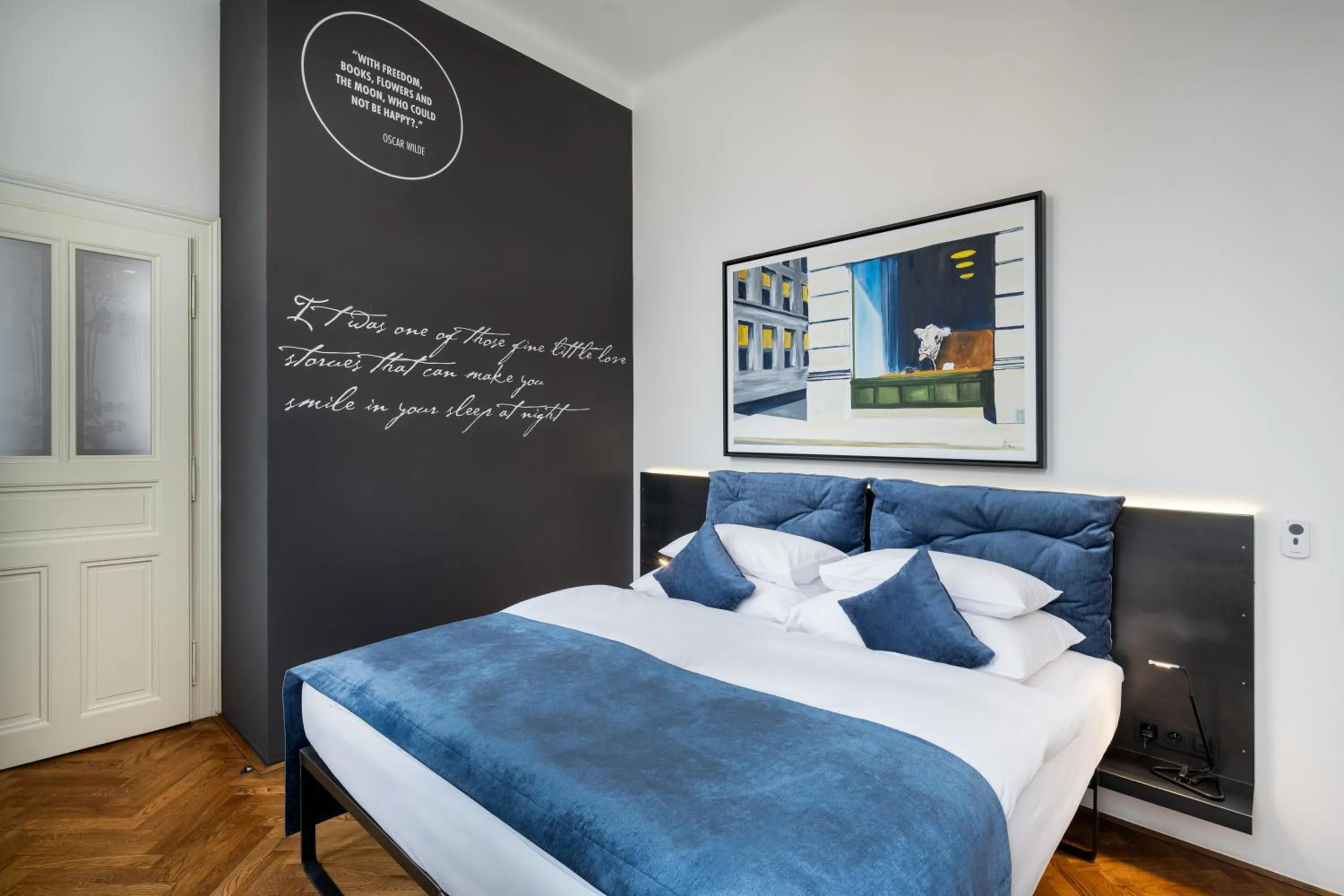 Bedroom, Bed in MOOo Downtown