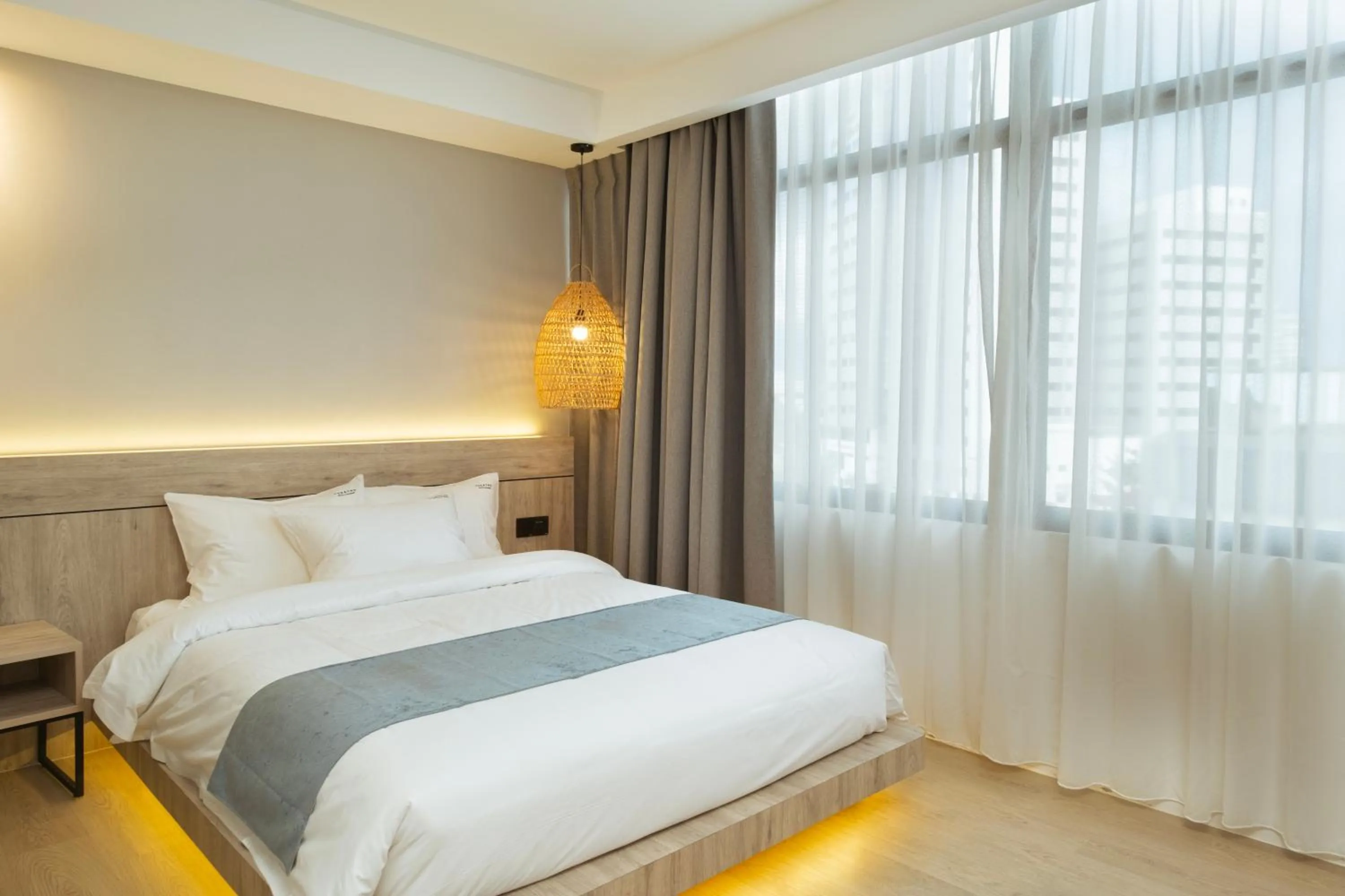 Bedroom, Bed in Theatre Hotel