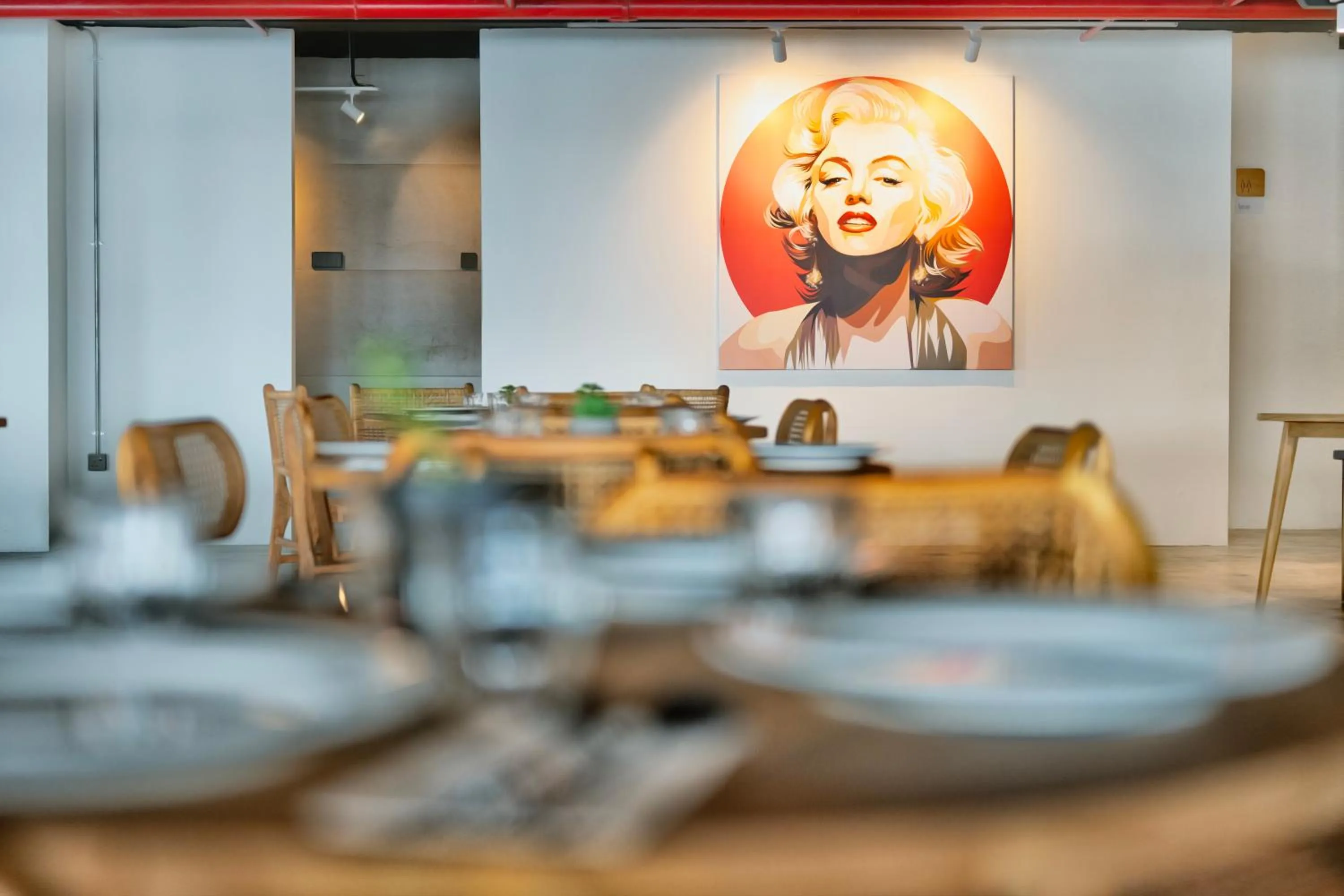 Restaurant/places to eat in Theatre Hotel