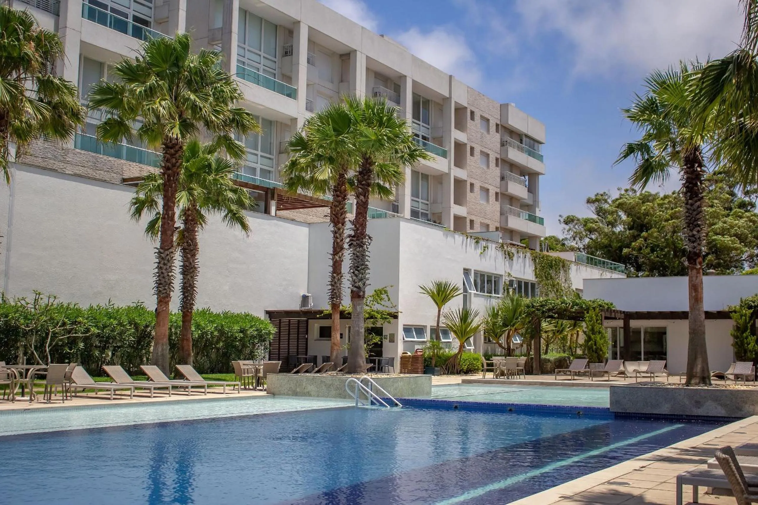 Pool view in Atlântida Green Square - 408B