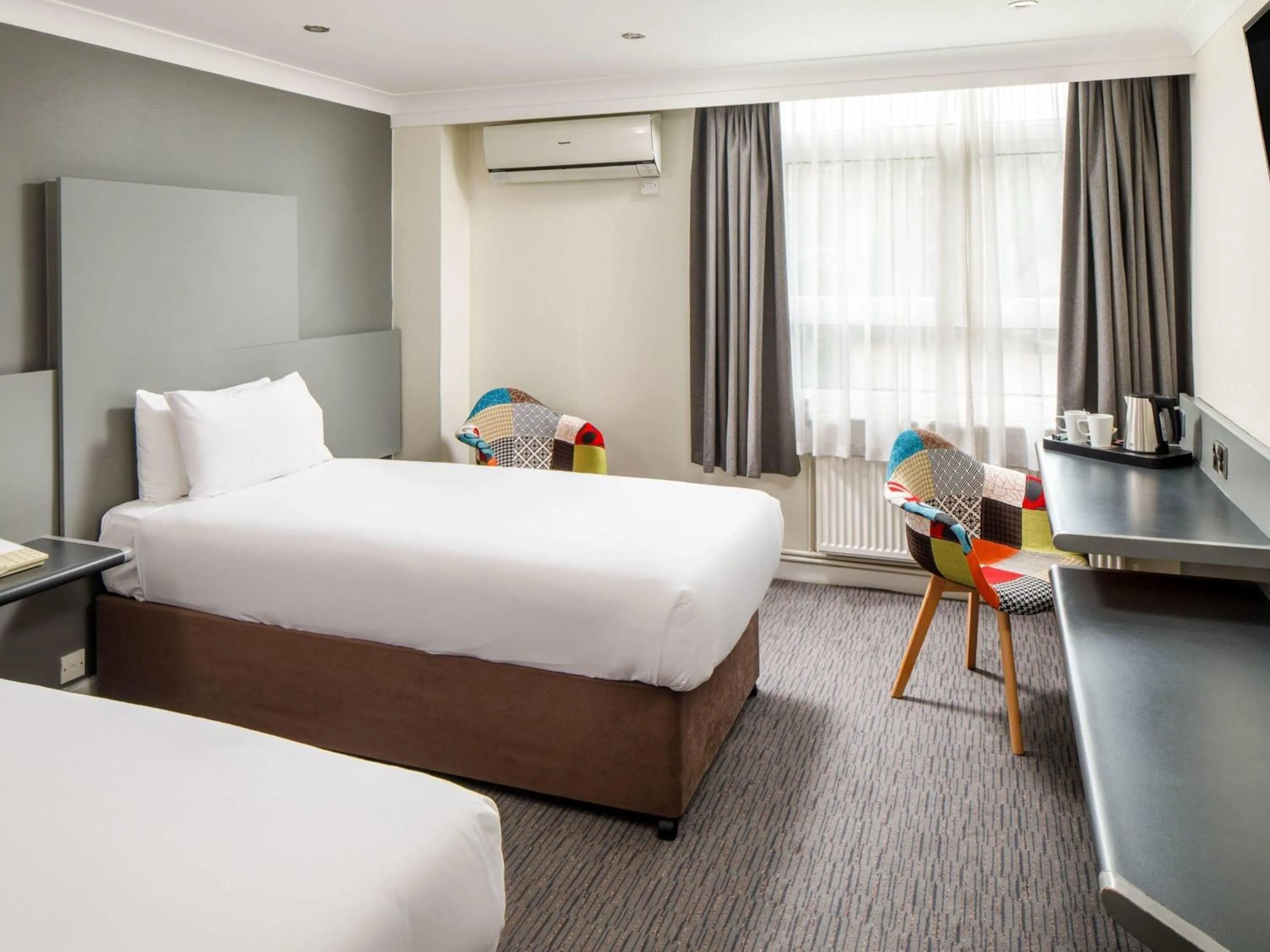 Bedroom, Bed in Mercure Chester Abbots Well Hotel