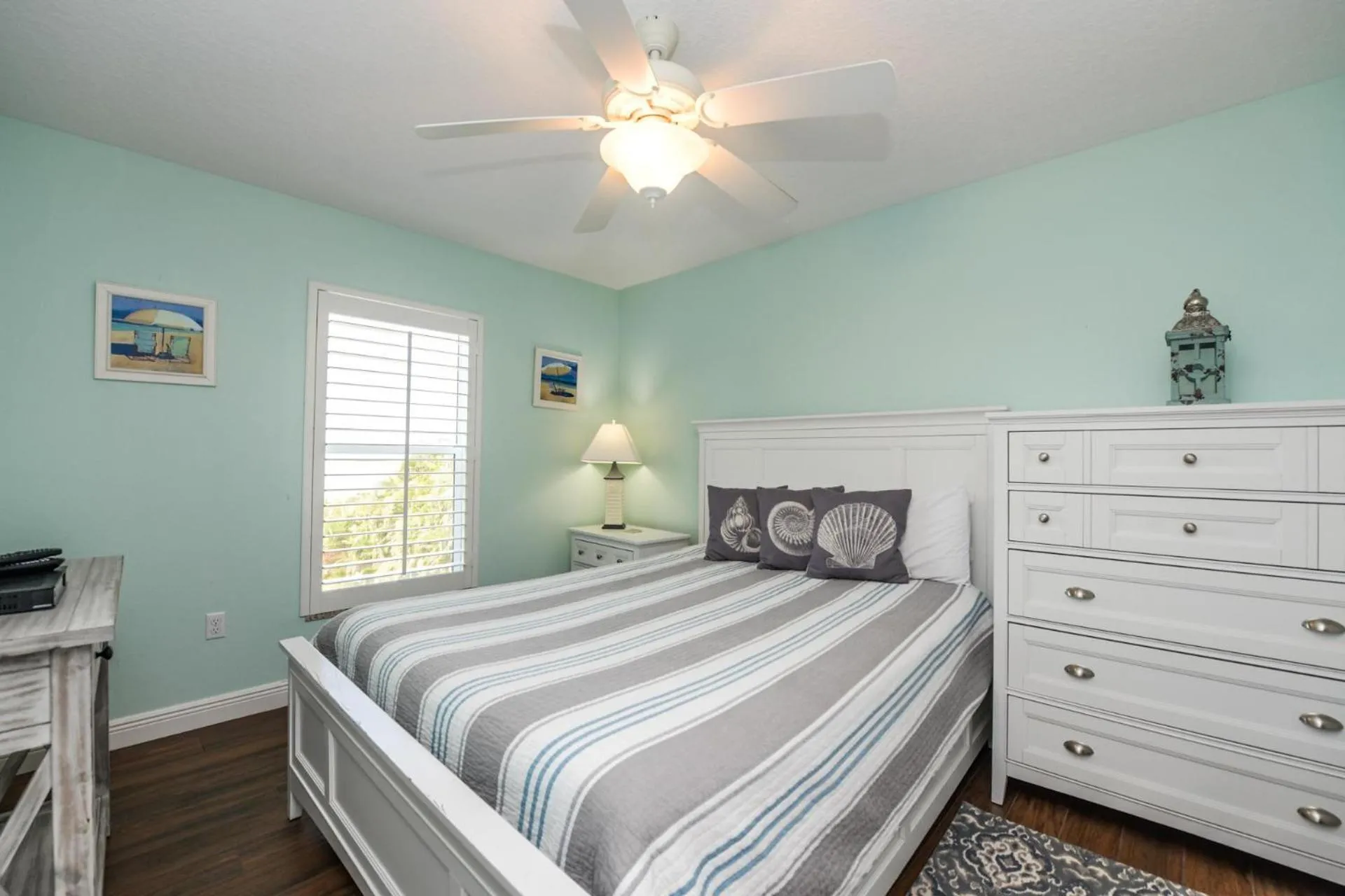 Bed in Blue Pineapple