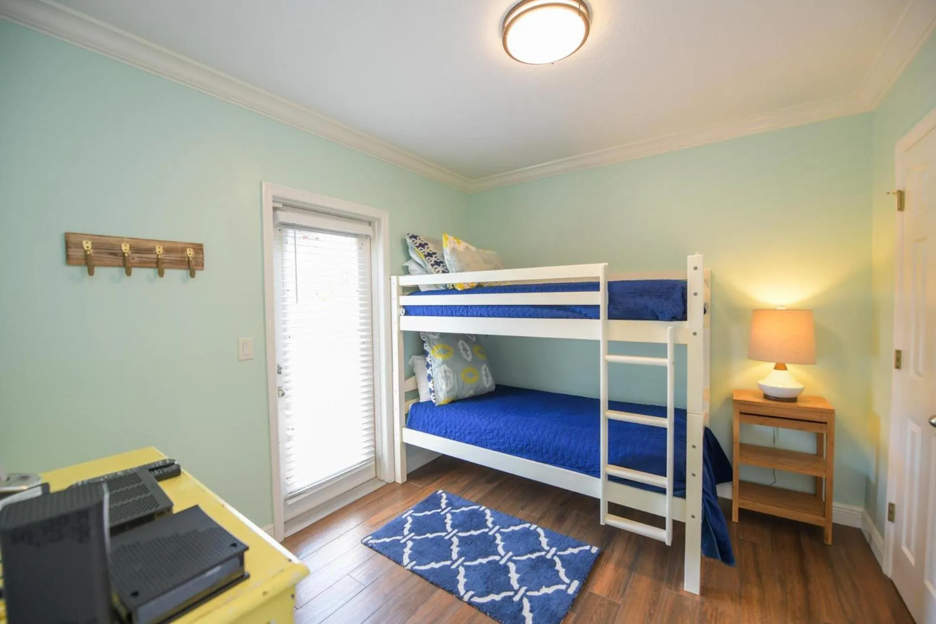 Bed in Blue Pineapple