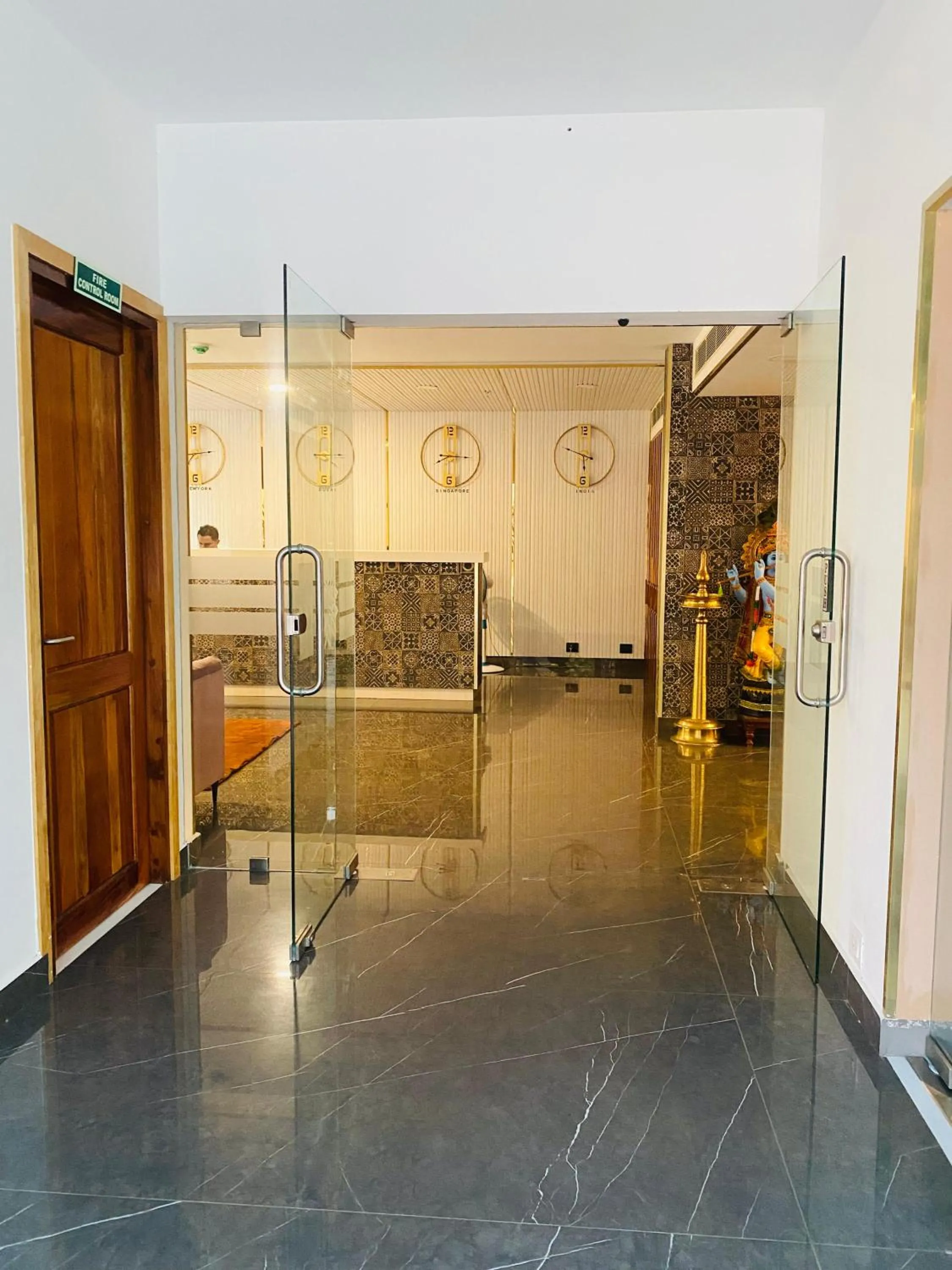 Facade/entrance in The Habitat Suites-Walkable distance to Guruvayoor temple