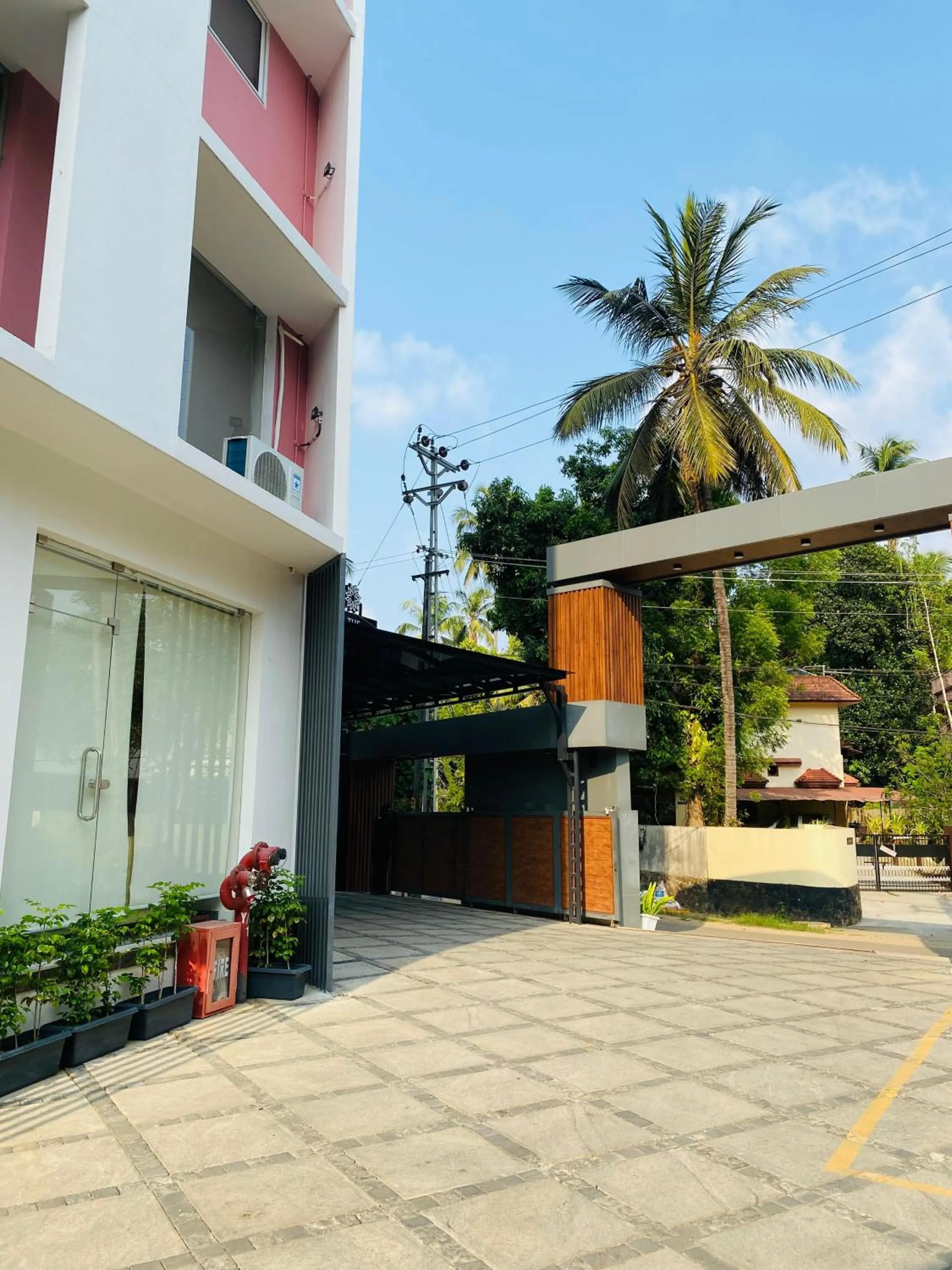 Parking in The Habitat Suites-Walkable distance to Guruvayoor temple