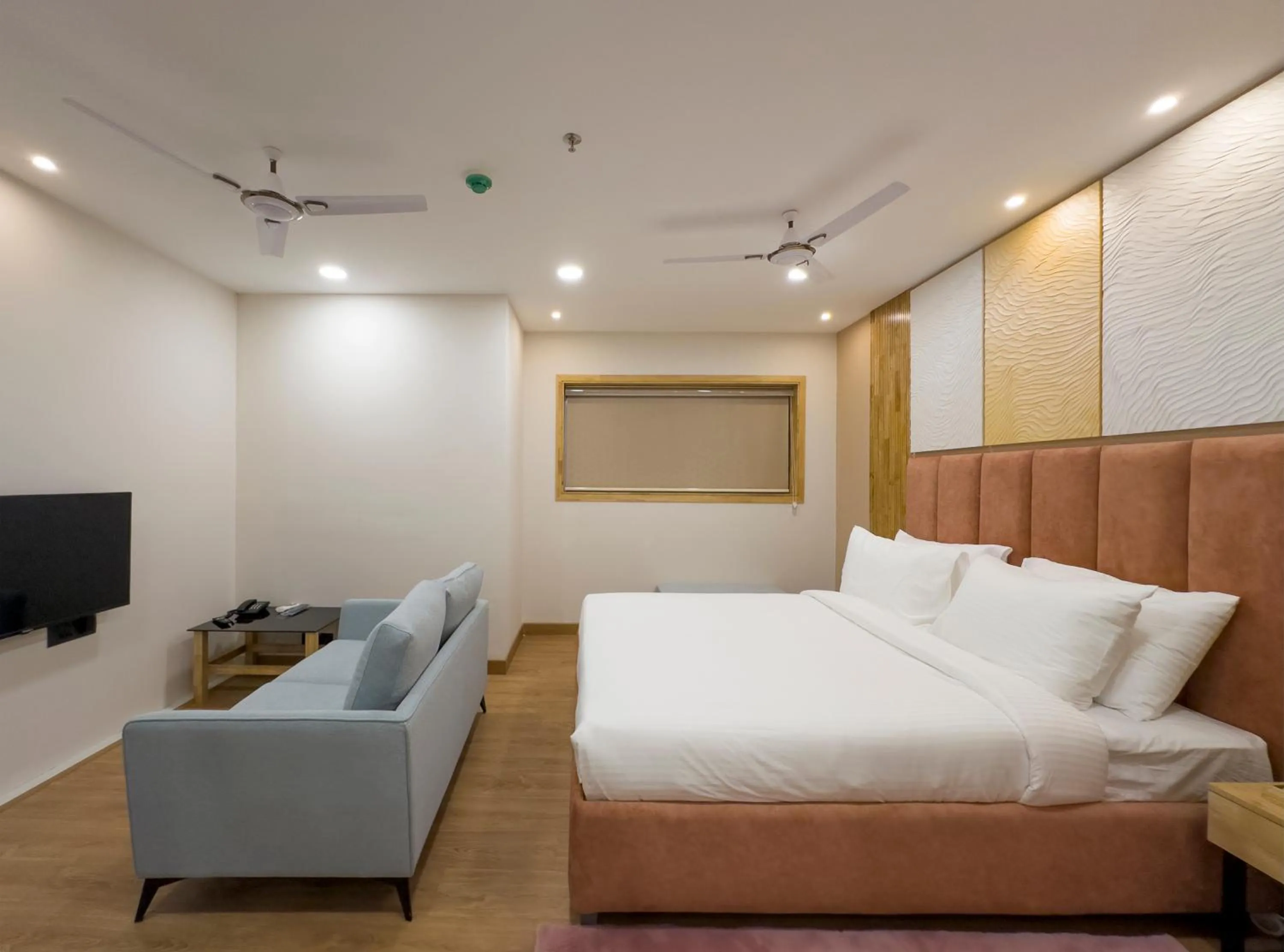 Seating area in The Habitat Suites-Walkable distance to Guruvayoor temple