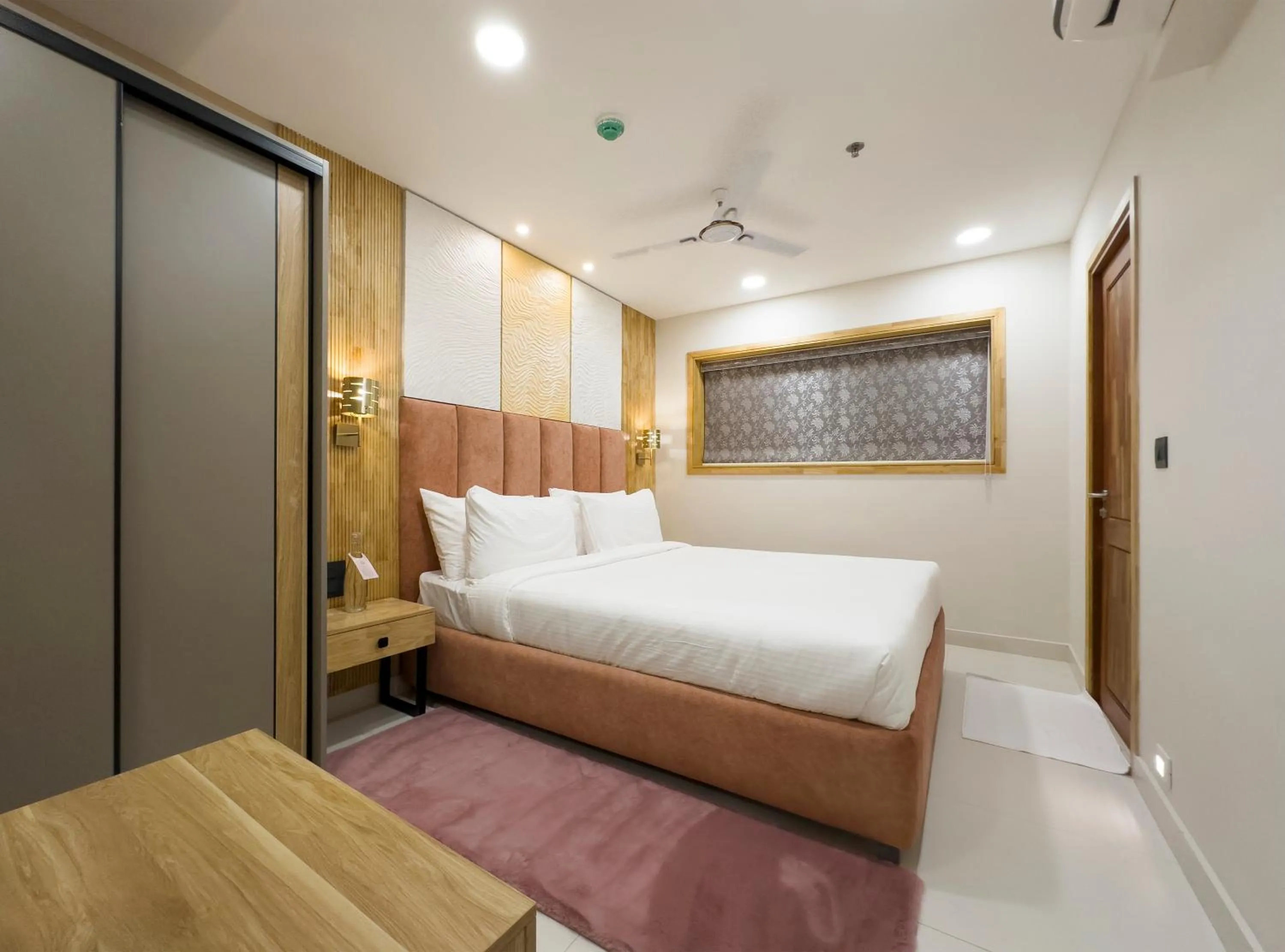 Photo of the whole room, Bed in The Habitat Suites-Walkable distance to Guruvayoor temple