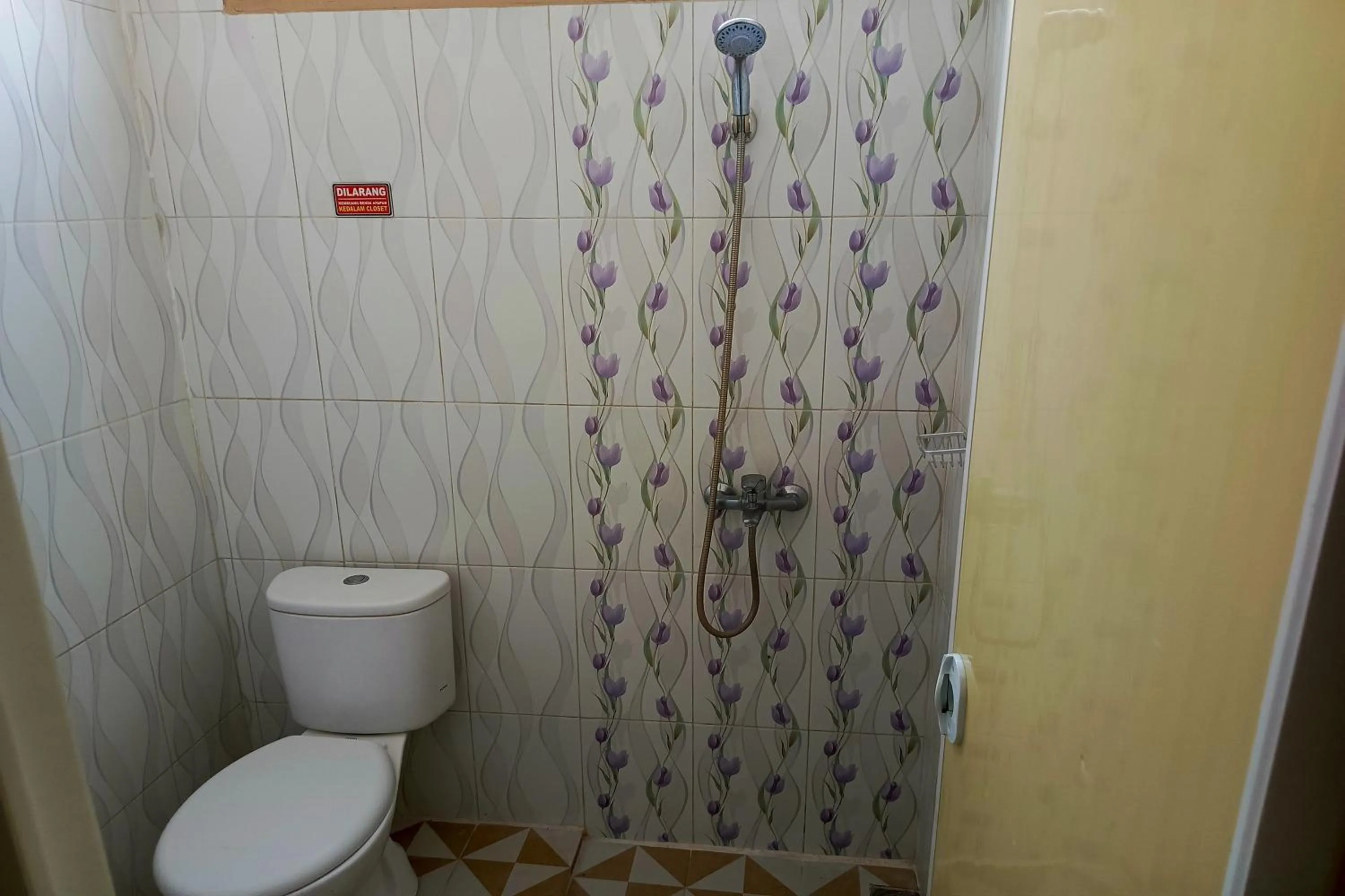 Bathroom in Adisa Homestay