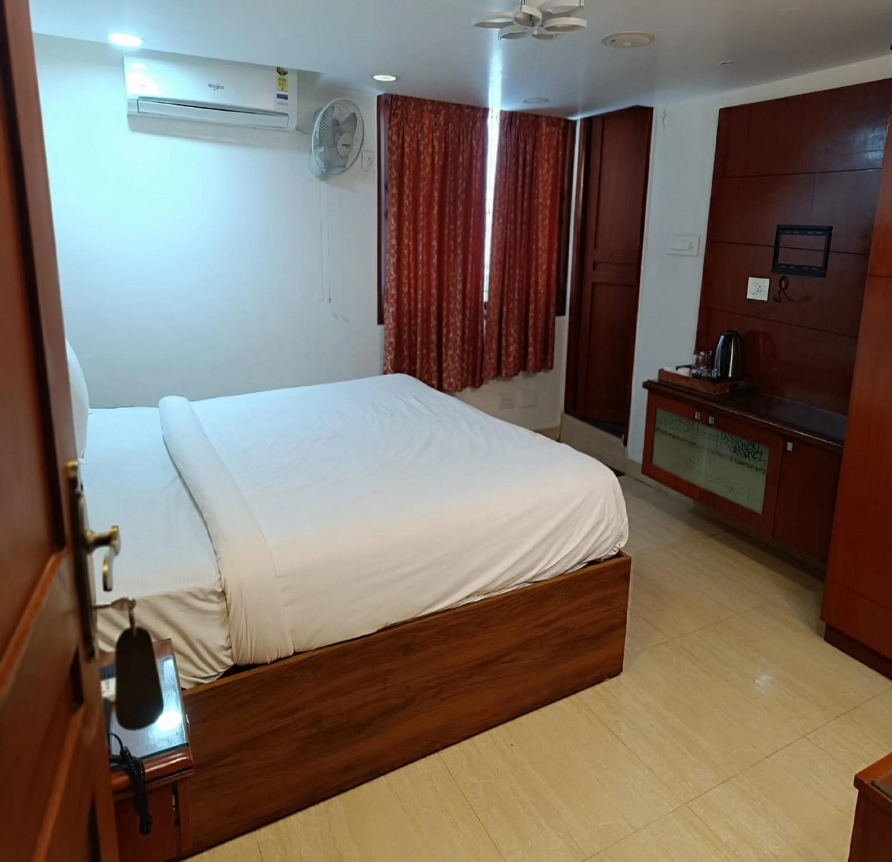 Bed in Azhagappa Residency
